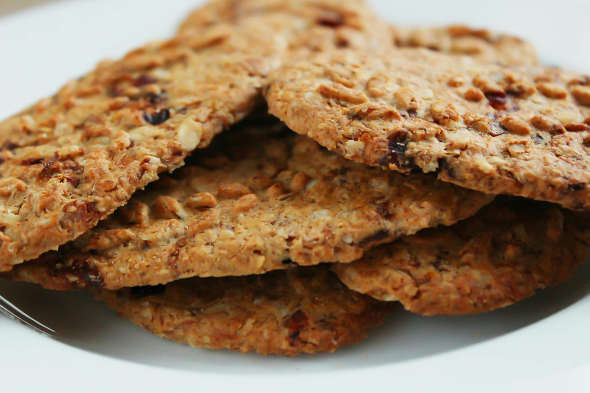 Galletas servidas en un plato | Fuente: Pexels