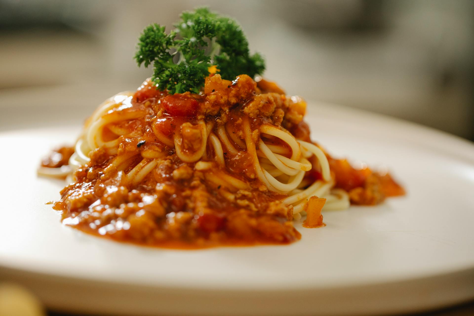 Spaghetti Bolognese on a plate | Source: Pexels
