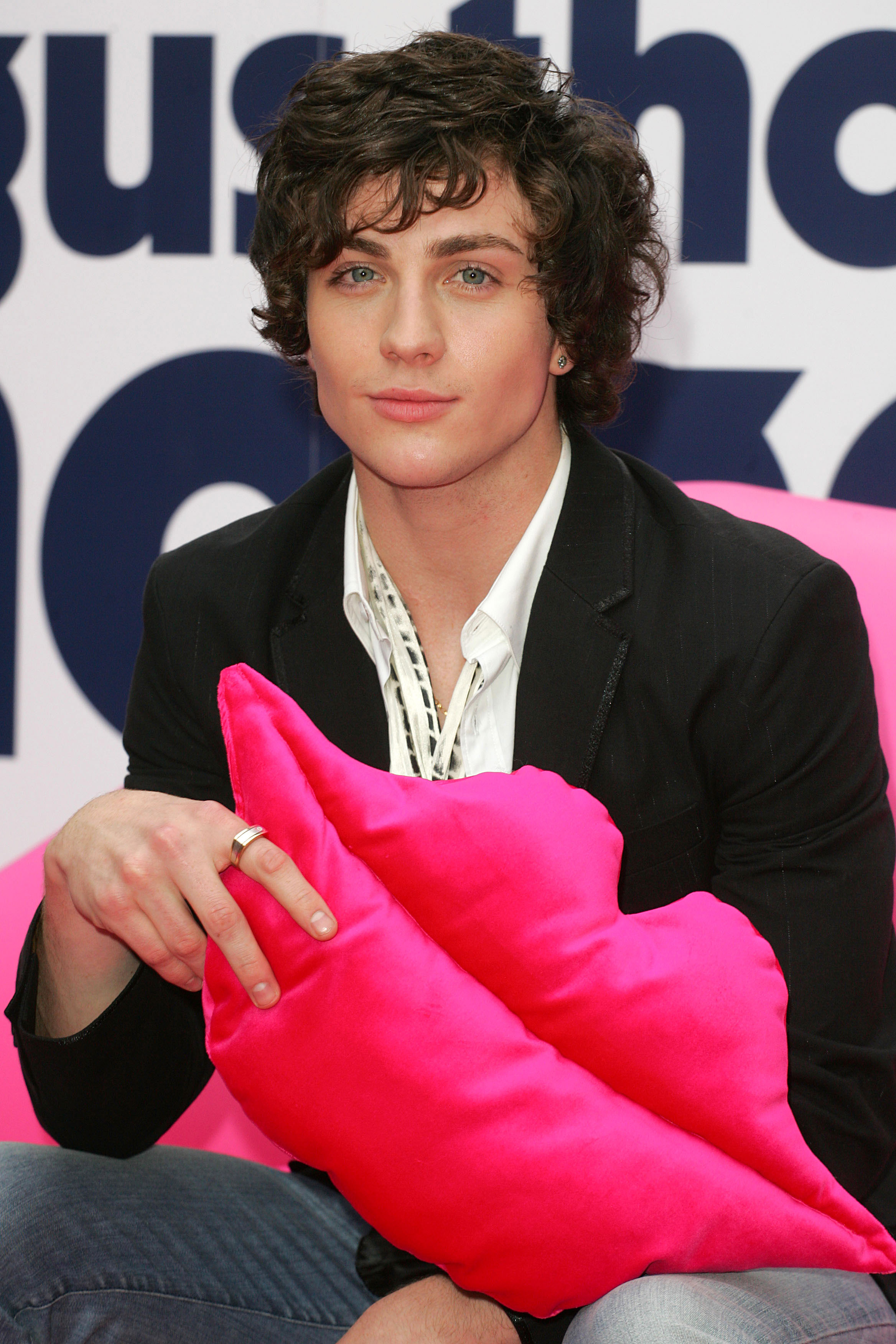Aaron Johnson asistió al estreno en el Reino Unido de "Angus, Thongs and Perfect Snogging" en el cine Empire de Leicester Square el 16 de julio de 2008 en Londres, Inglaterra. | Fuente: Getty Images