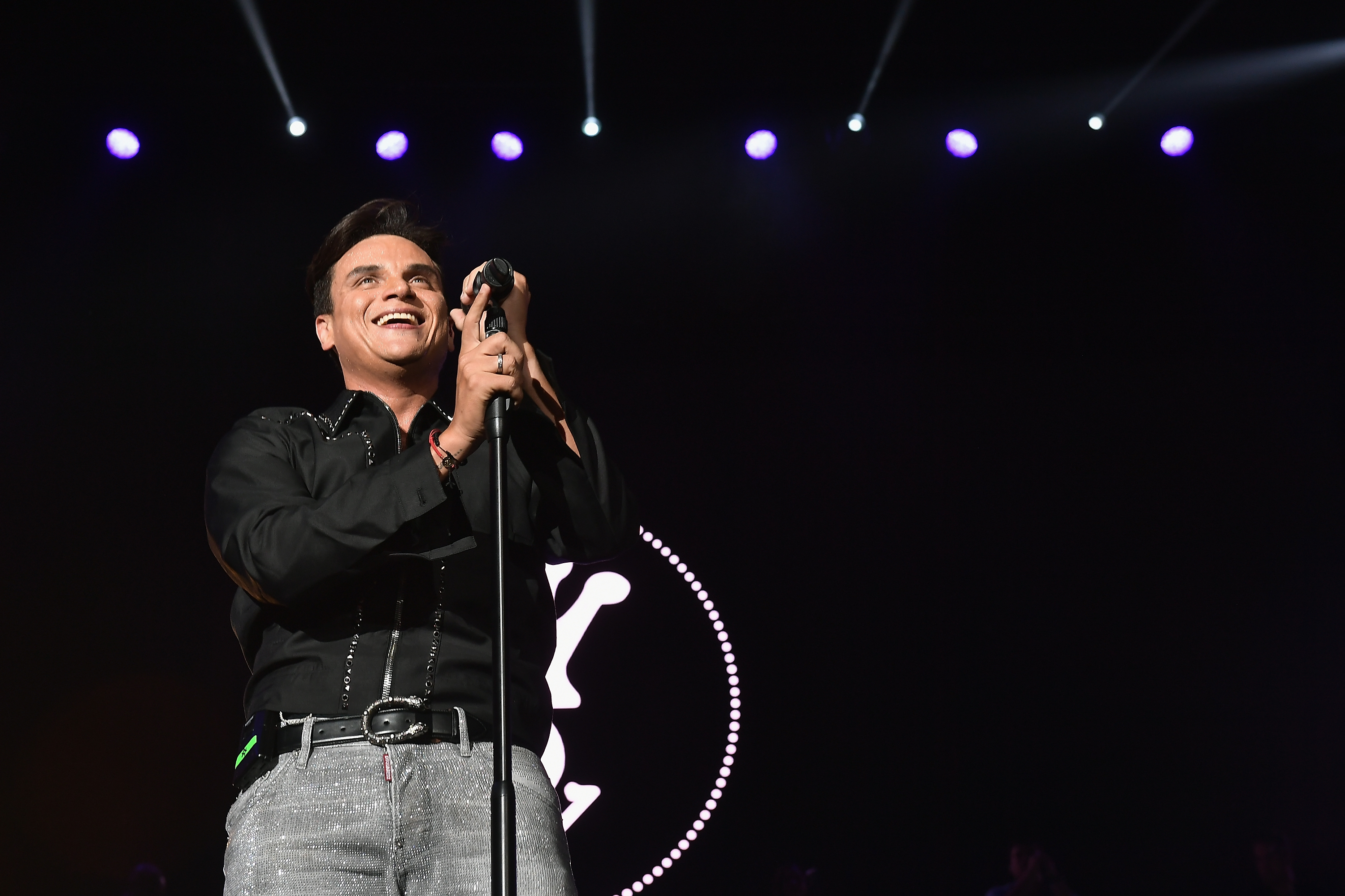 Silvestre Dangond se presenta en concierto en el American Airlines Arena el 15 de julio de 2017 en Miami, Florida. | Fuente: Getty Images