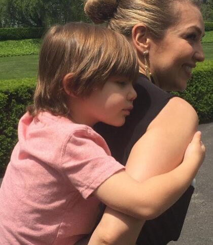 Thalía con su hijo Matthew Alejandro en su publicación de felicitación por su cumpleaños número 14 | Fuente: Instagram/thalia
