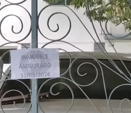 La Fiscalía ejecutó orden de cateo en la clínica de Hermosillo, Sonara. | Fuente: Youtube/ El Heraldo de México.