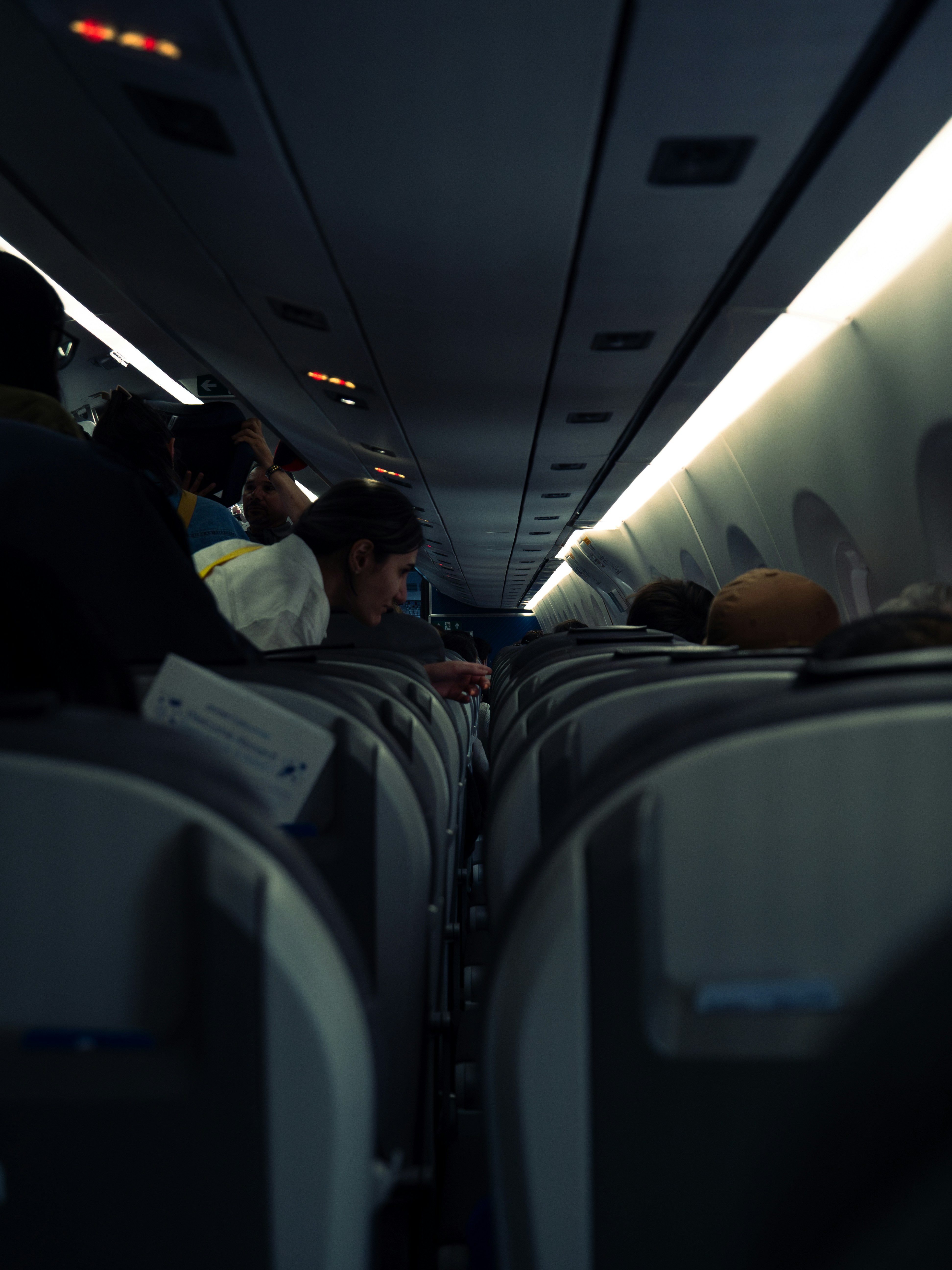 Gente sentada en un avión | Fuente: Unsplash