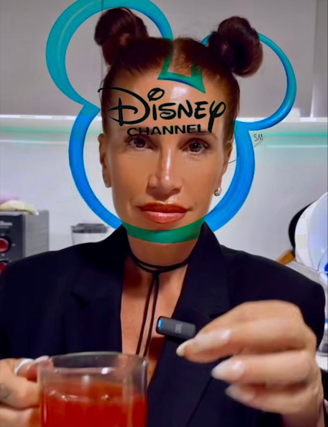 Equipo de trabajo de Flor Peña usó su cuenta de Instagram para desearle feliz cumpleaños de una forma muy creativa. | Fuente: Instagram/@flor_de_p