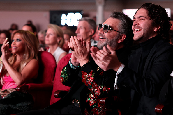 Manuel Mijares y José Manuel Mijares Hogaza asisten a la Presentación de Premios Especiales de los Latin Grammy 2023 en el Teatro de la Capitanía y Casino de la Exposición el 12 de noviembre de 2023 en Sevilla, España | Fuente: Getty Images