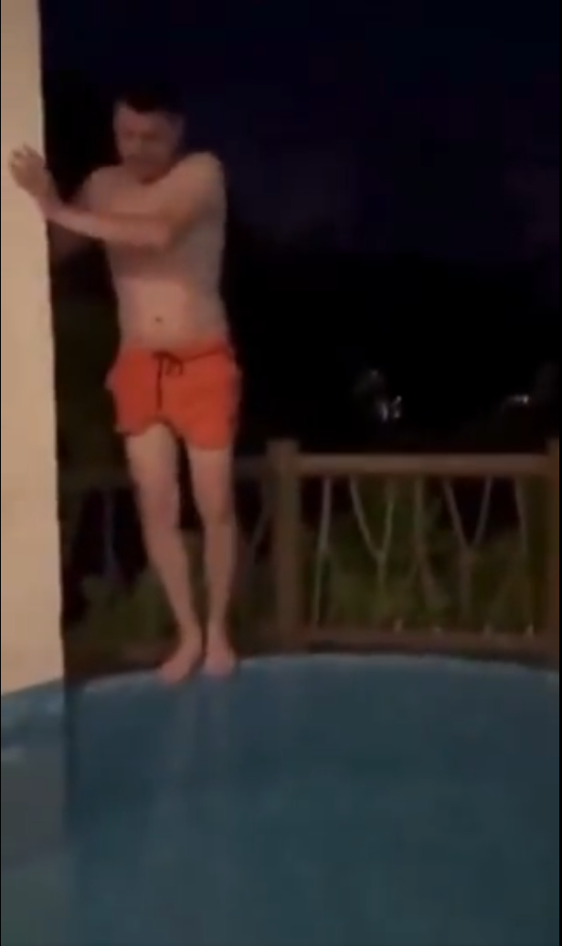 Sagid Carreón en el jacuzzi de su habitación en el hotel Pacífica Resort Ixtapa | Fuente: X/@XQestendenciaMX