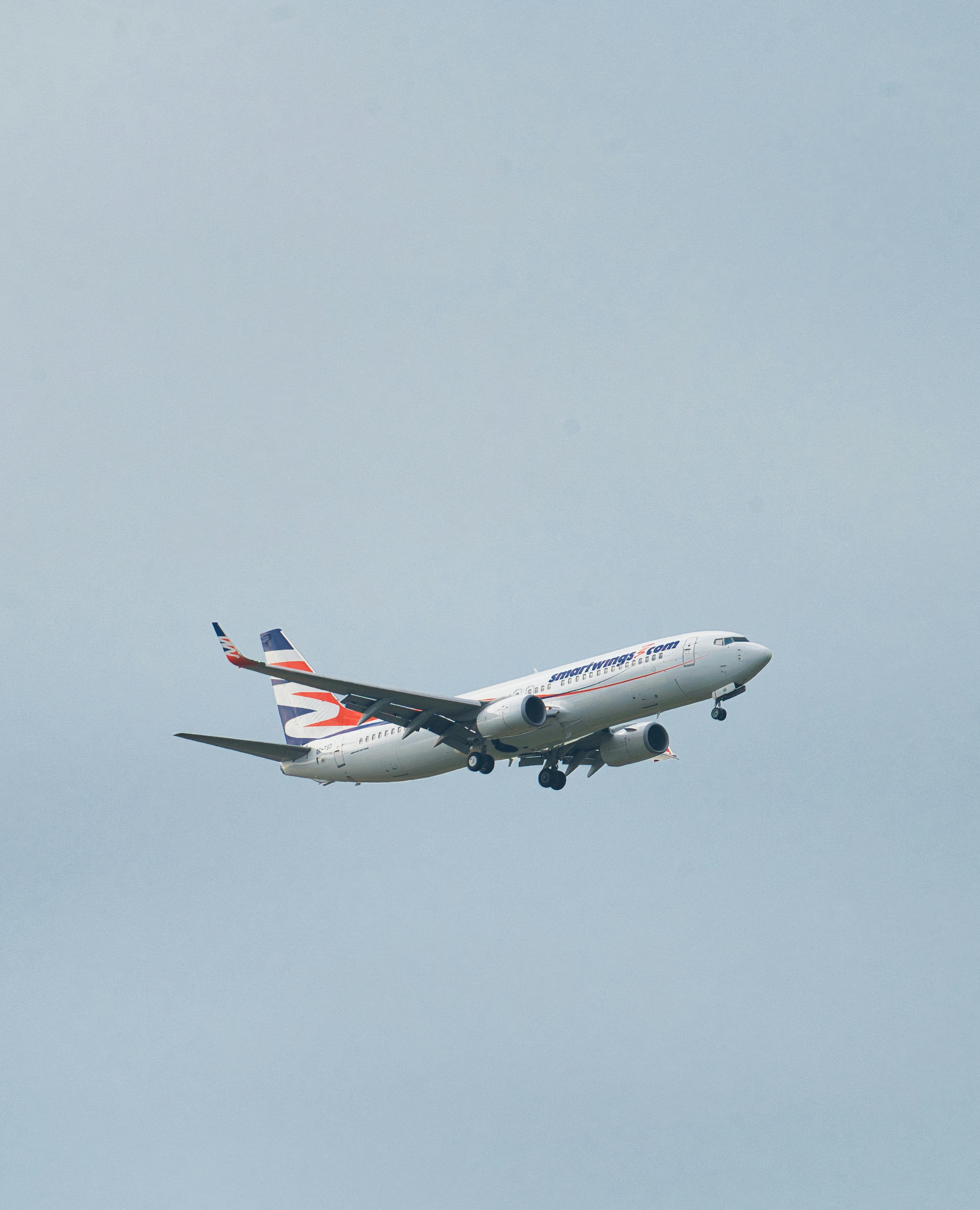 Un avión en el cielo | Fuente: Pexels