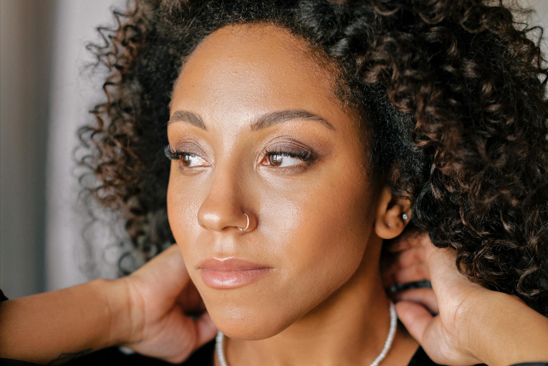 Una mujer de aspecto severo | Fuente: Pexels