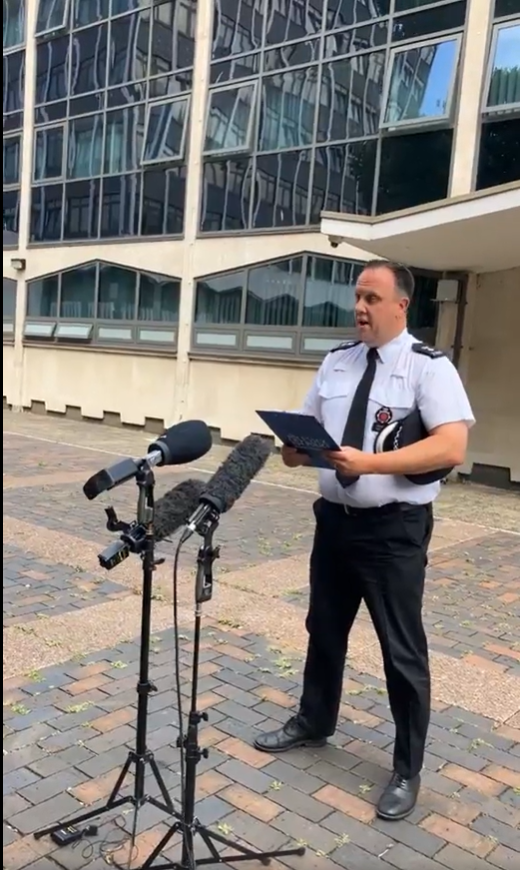 El superintendente jefe Leighton Hammett haciendo una declaración tras otro incidente de desórdenes y violencia en Southend, de un vídeo publicado el 31 de julio de 2024 | Fuente: Facebook/EssexLive