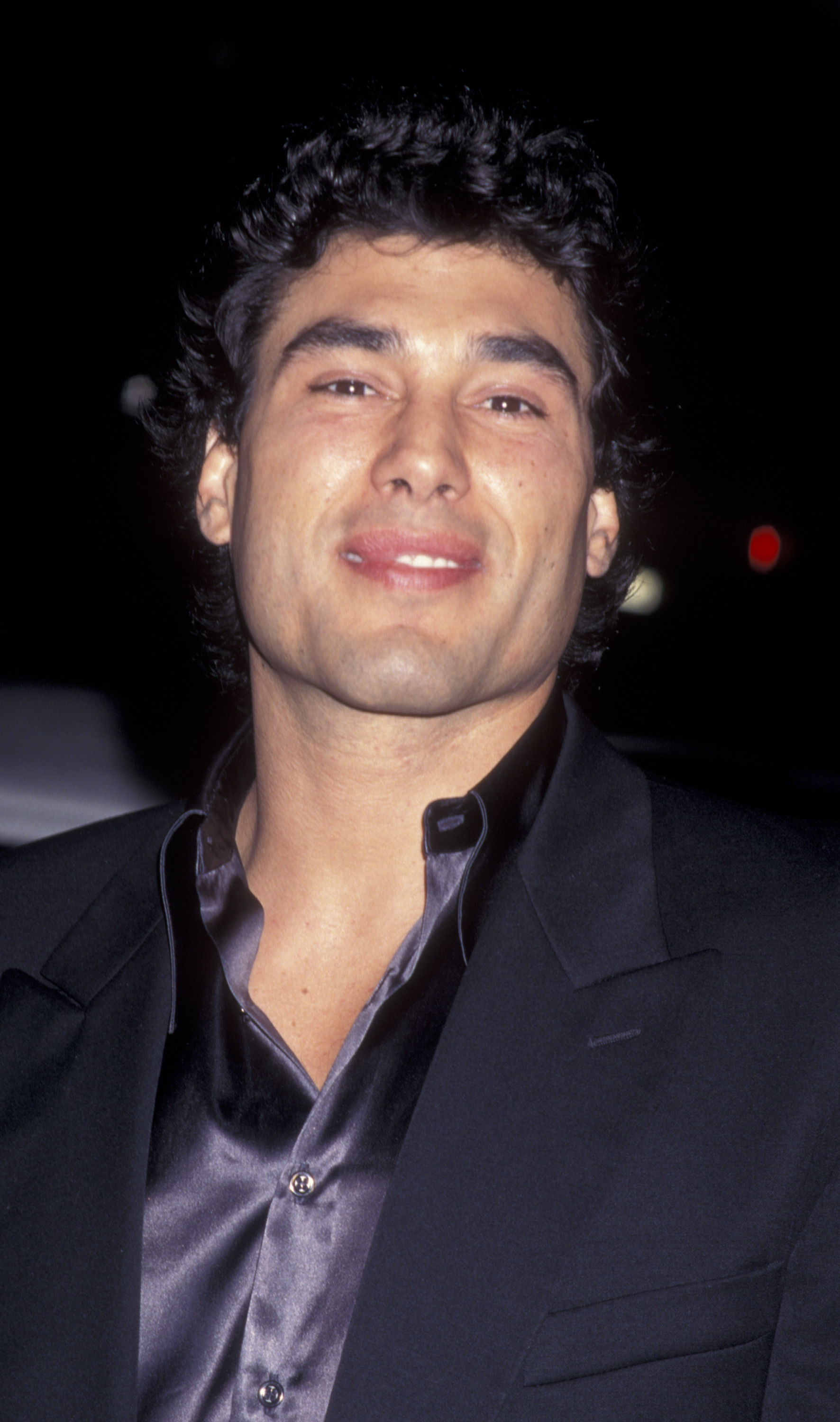 Eduardo Yáñez asiste al estreno de "Selena" el 13 de marzo de 1997 en el Cinerama Dome Theater de Hollywood, California.