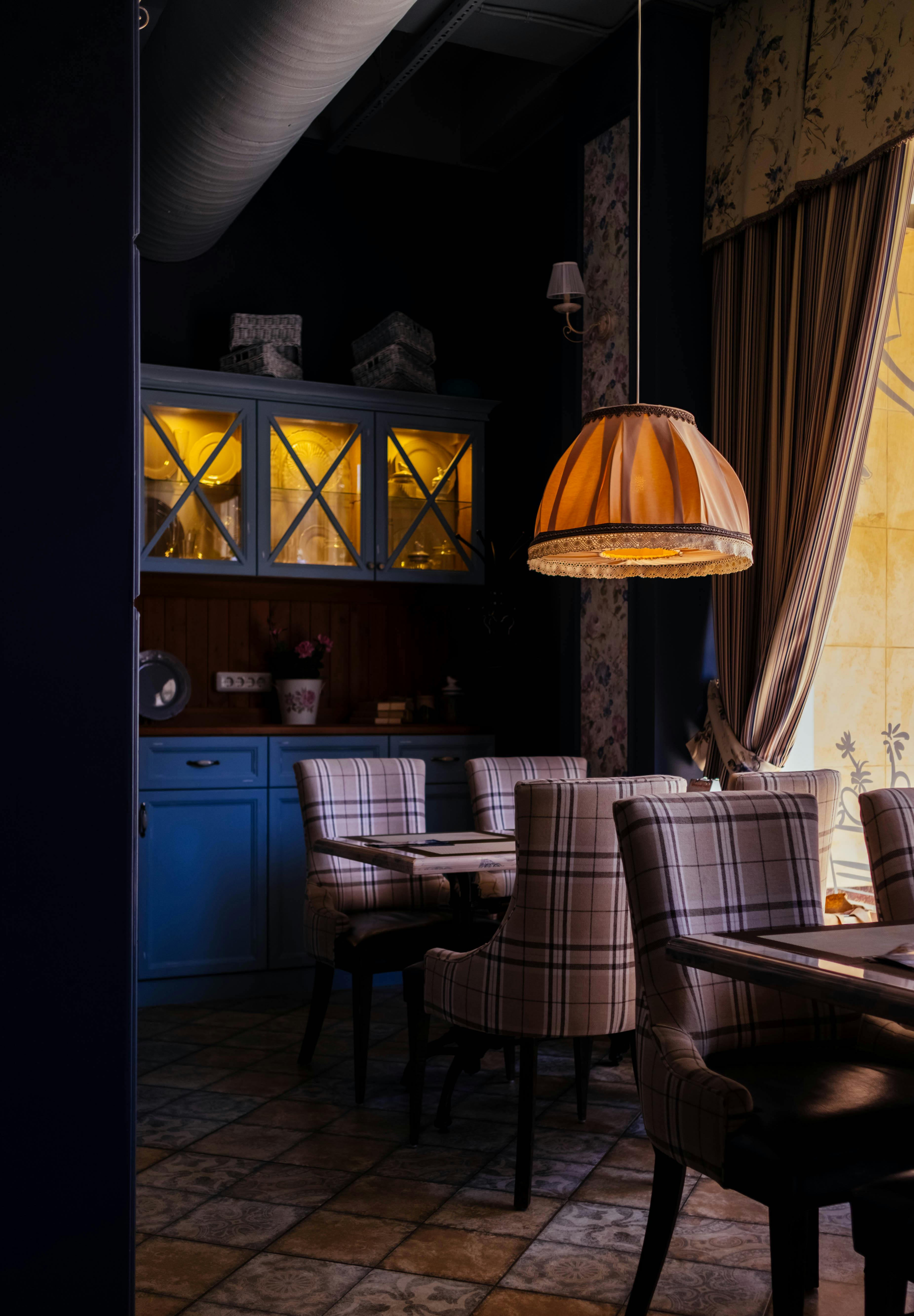 Sillas vintage en una casa | Fuente: Pexels