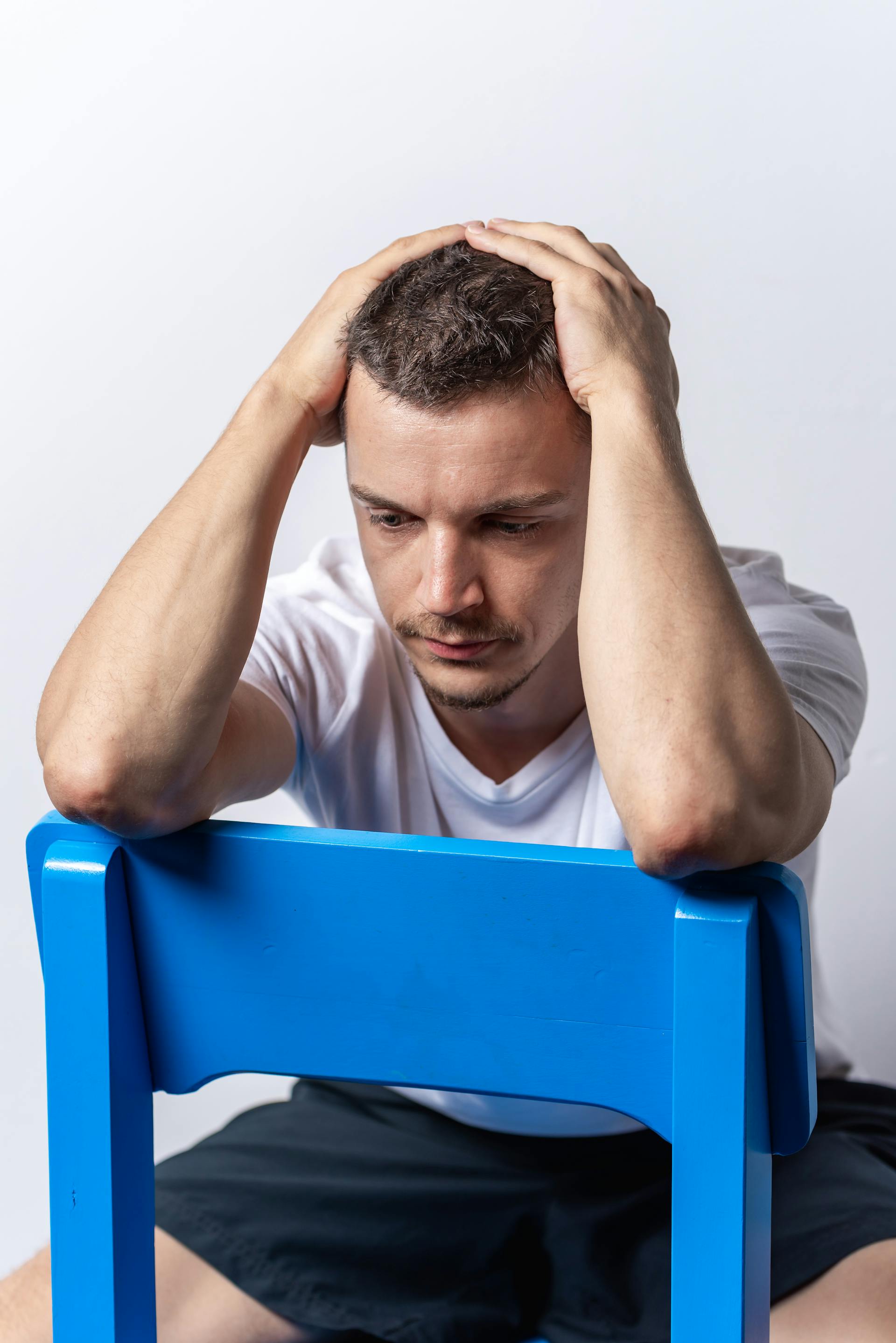 Un hombre disgustado | Fuente: Pexels