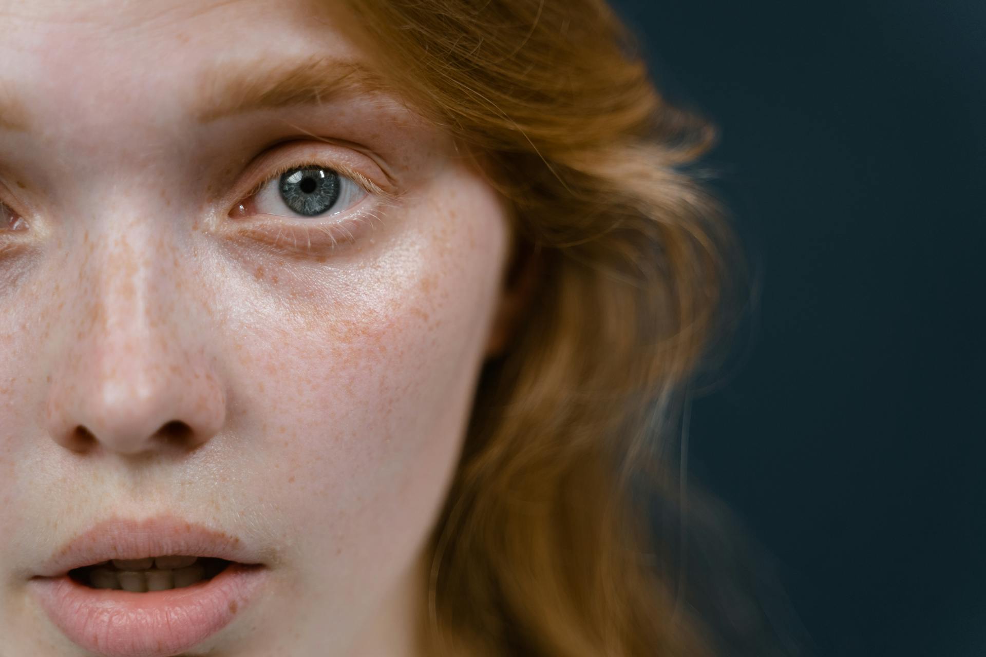 Primer plano del rostro de una mujer | Fuente: Pexels