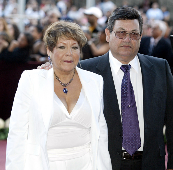 Marcella Quintanilla y Abraham Quintanilla durante su llegada al concierto tributo "Selena ¡VIVE!" en el estadio Reliant de Houston, Texas, Estados Unidos | Fuente: Getty Images