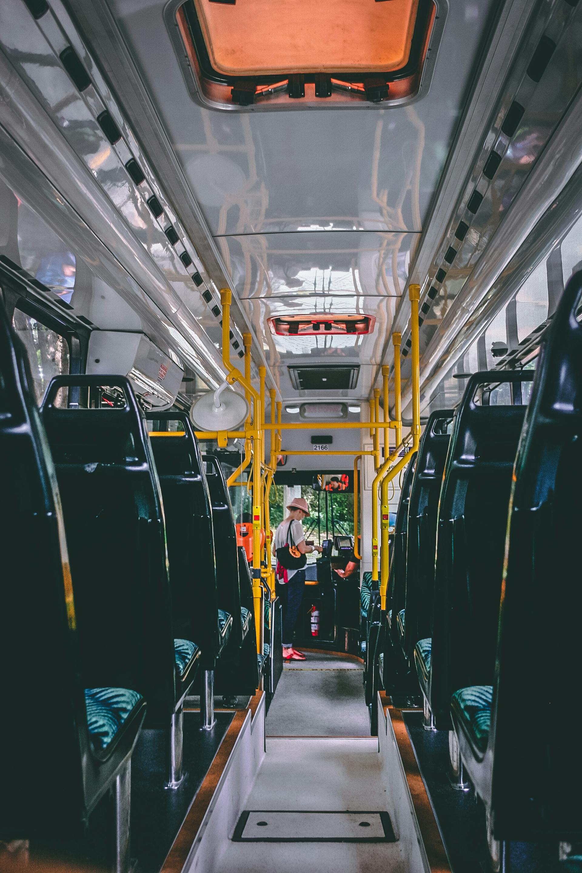 El interior de un autobús | Fuente: Pexels