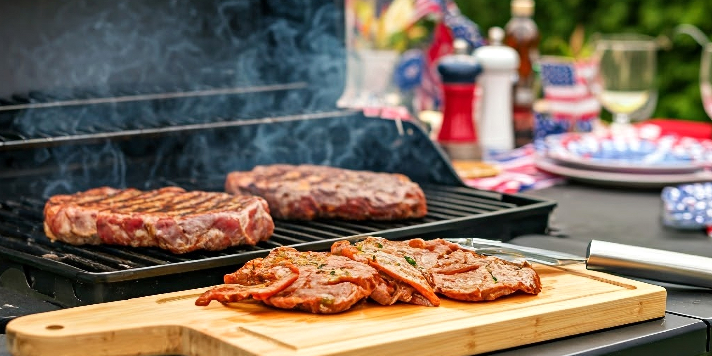 Carne asándose en una barbacoa | Fuente: Shutterstock