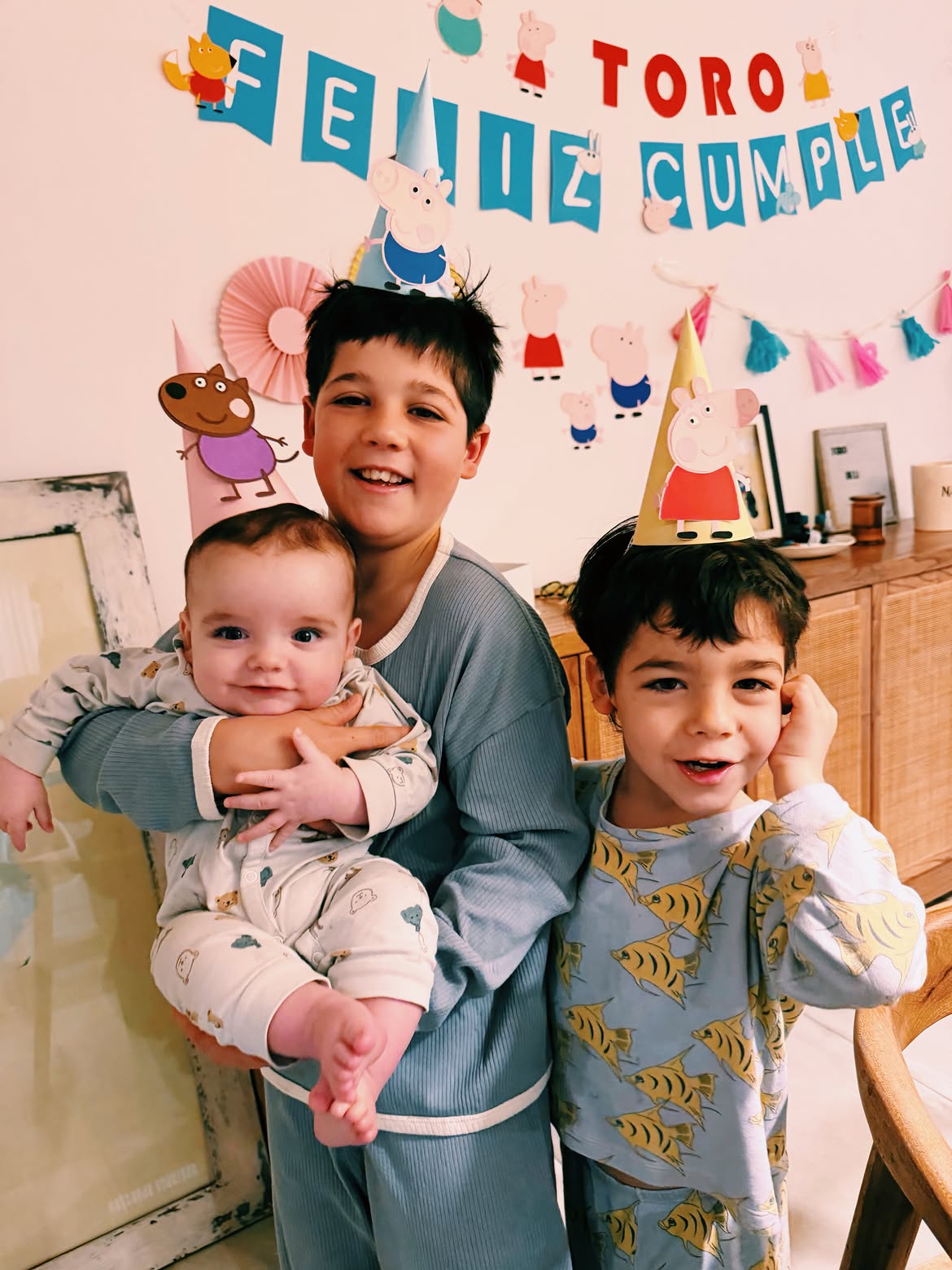 Juana Repetto celebró los 10 años de su primogénito Toribio junto a sus hermanos en un festejo temático de Peppa Pig | Fuente: Instagram/juanarepettook