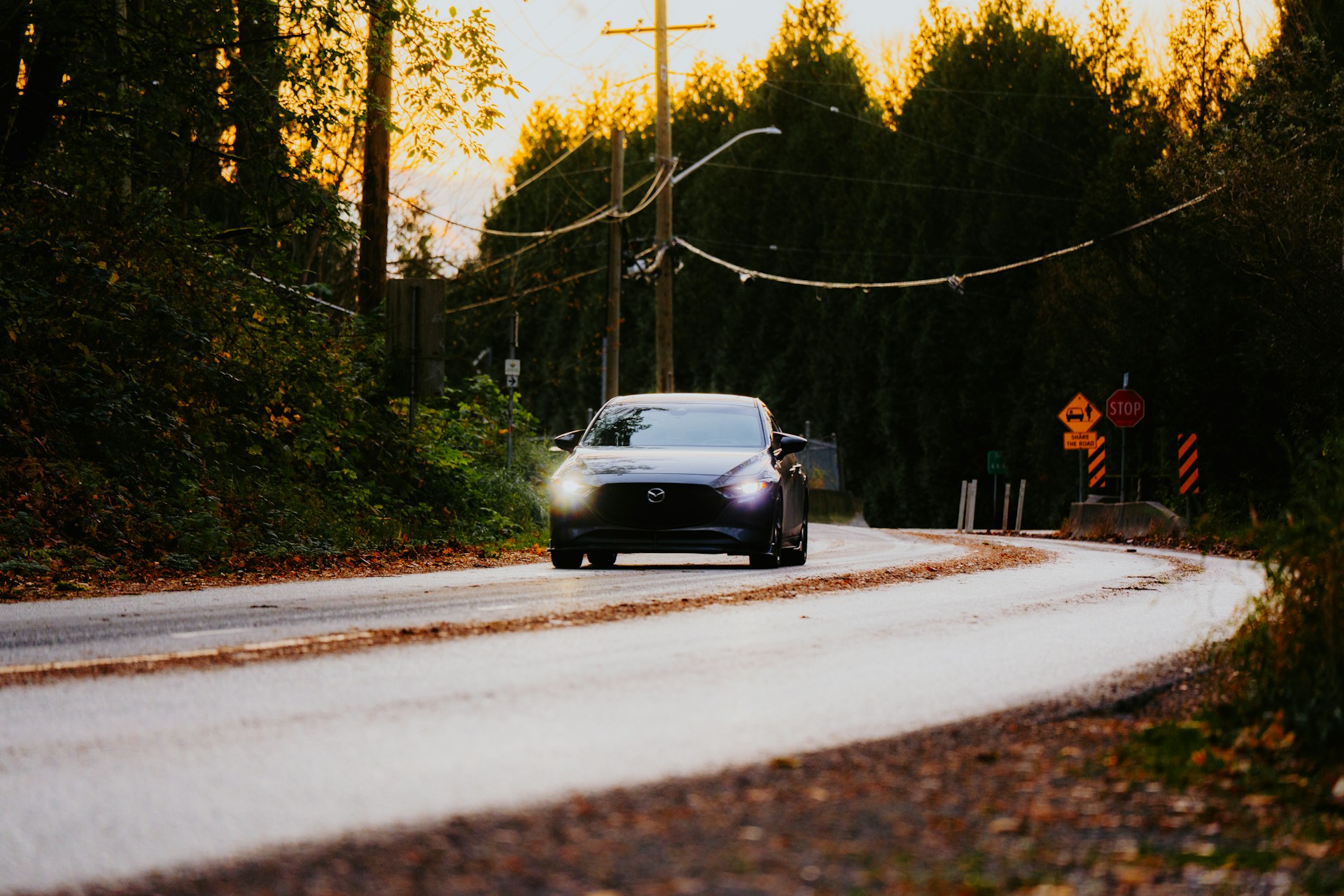 Un Automóvil en la carretera | Fuente: Unsplash