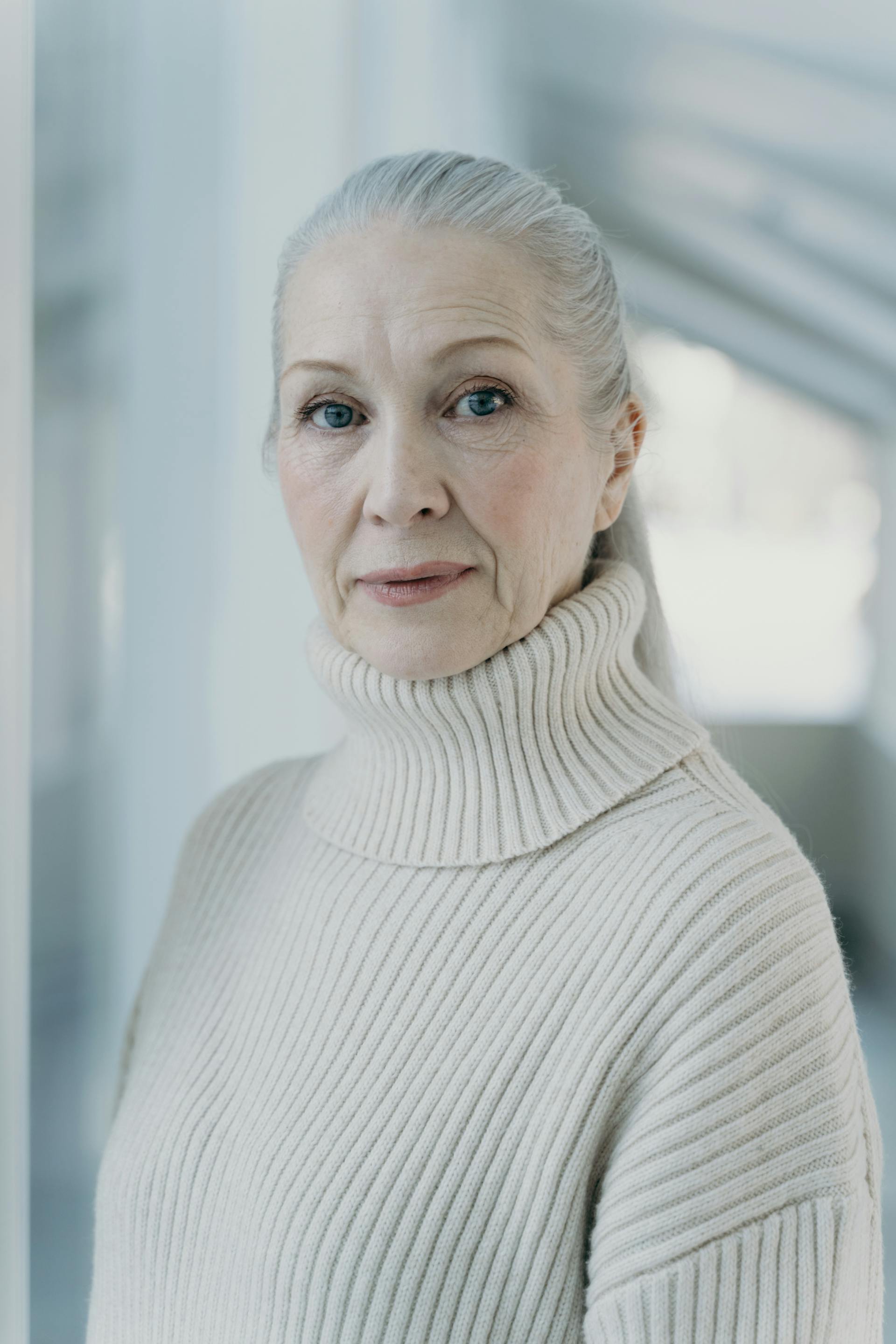 Una anciana con cara de disgusto | Fuente: Pexels
