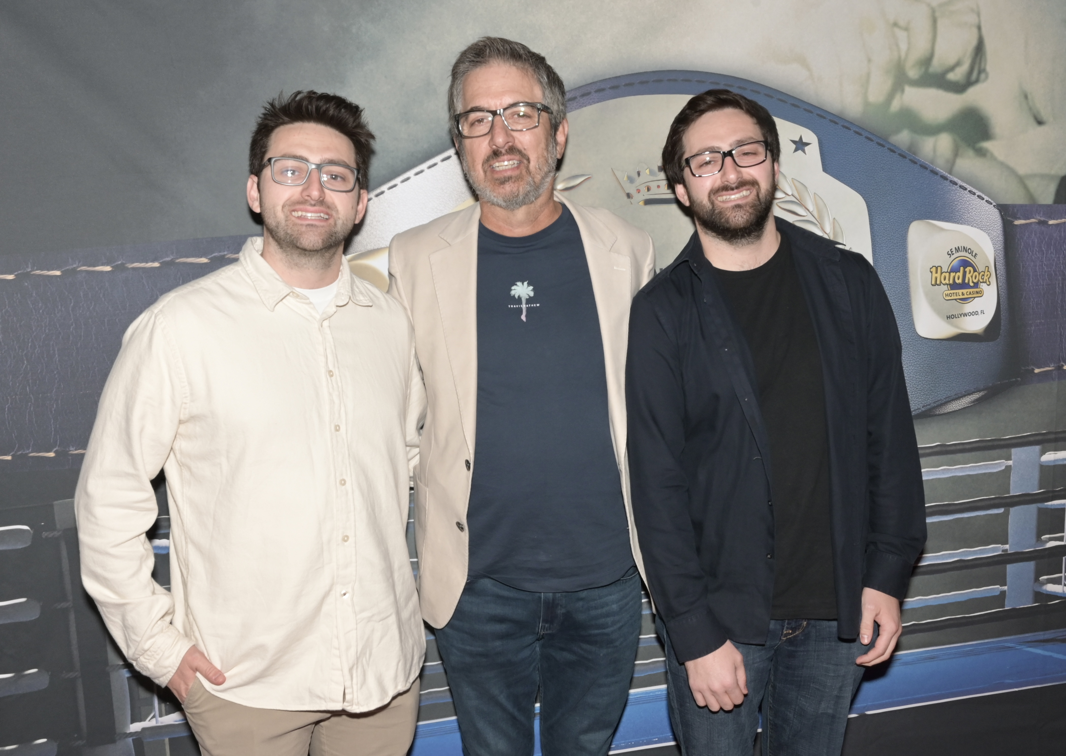 Ray, Matthew y Gregory Romano en la noche de apertura de la 39 edición del Festival Internacional de Cine de Fort Lauderdale, el 8 de noviembre de 2024, en Hollywood, Florida | Fuente: Getty Images