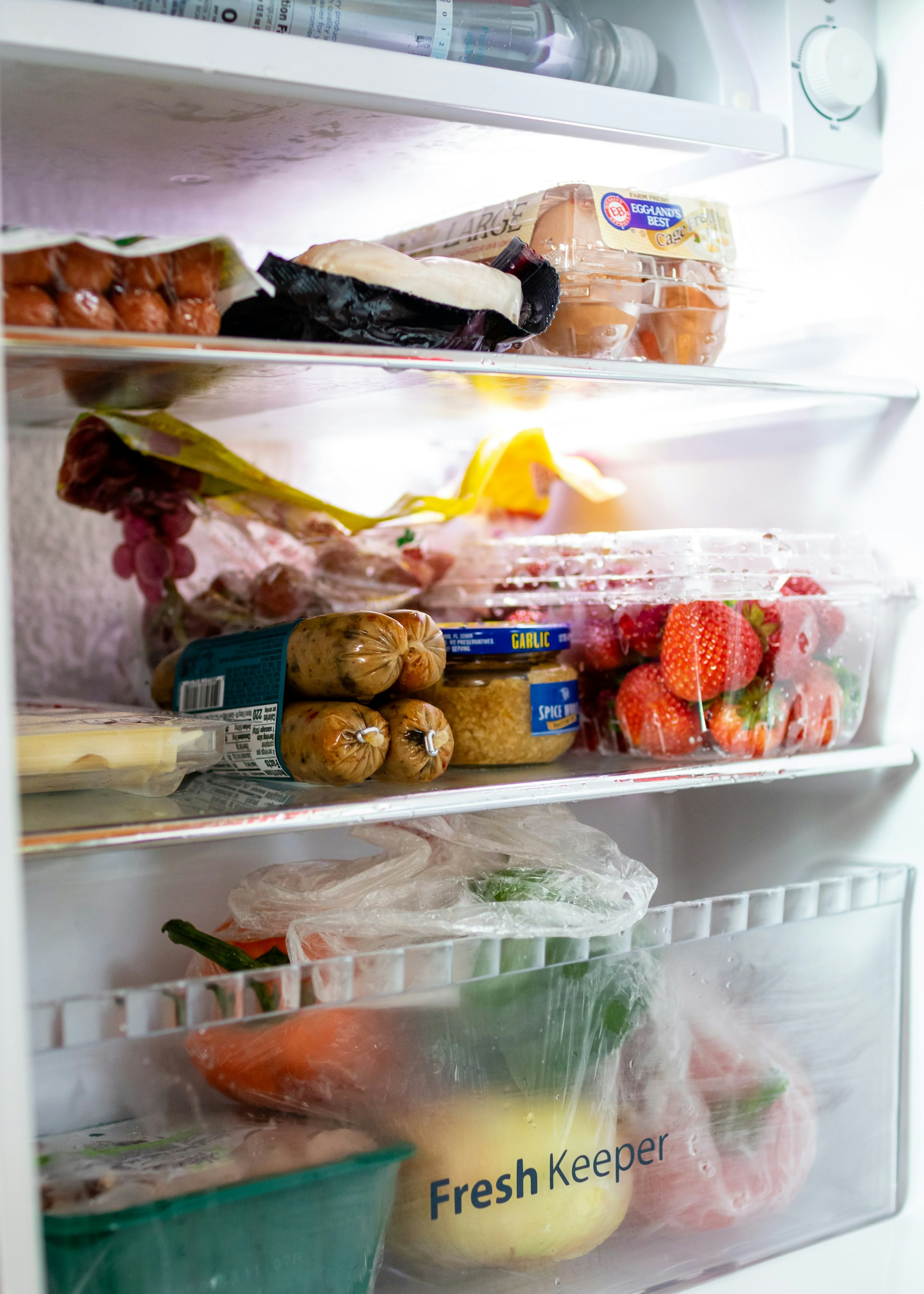 Alimentos almacenados en un frigorífico | Fuente: Unsplash