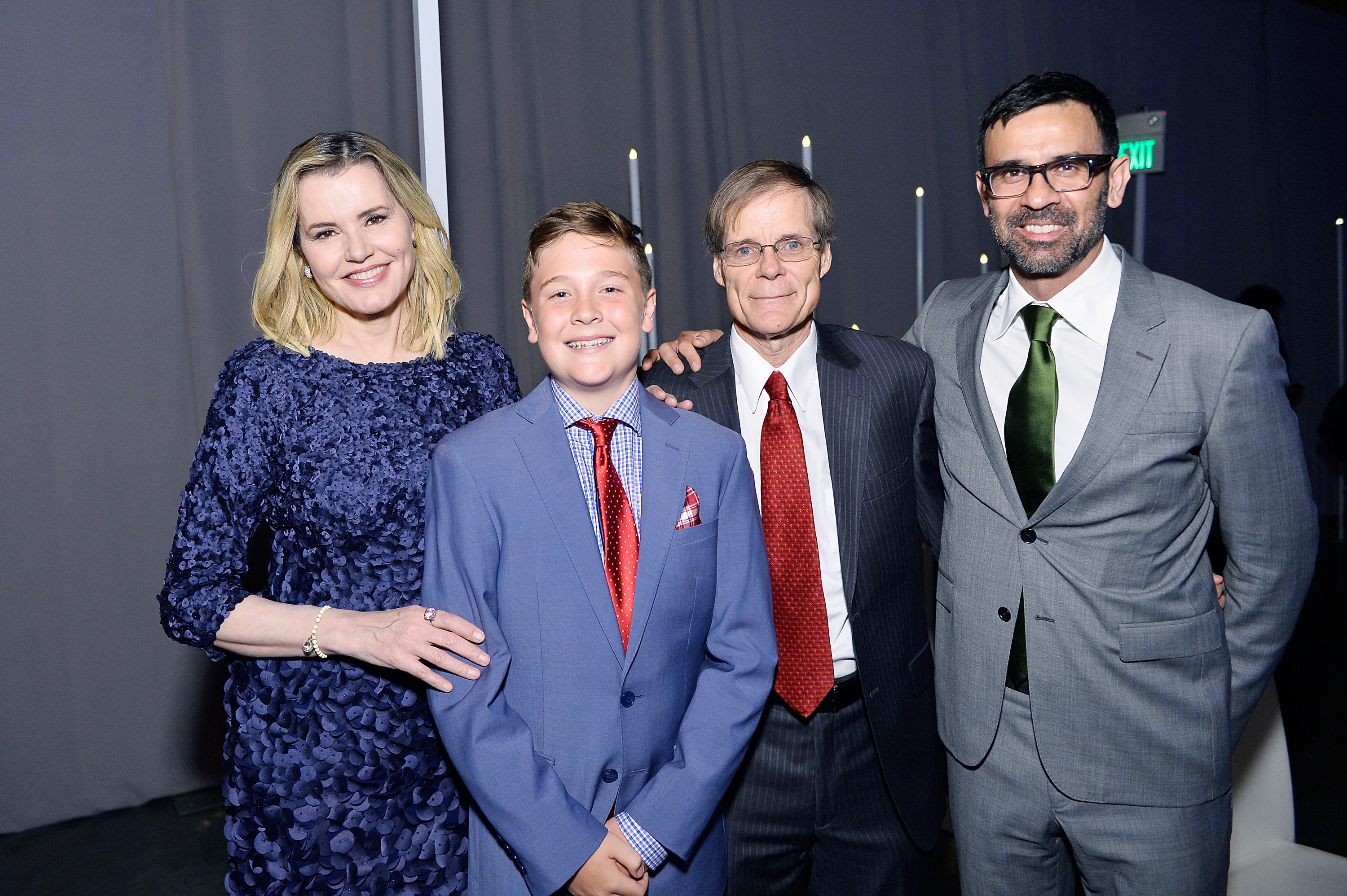 Geena Davis, Kaiis Jarrahy, el Dr. Paul Krogstad y Reza Jarrahy en el evento del Hospital Infantil Mattel de la UCLA en el que se presenta Kaleidoscope 5 el 6 de mayo de 2017, en Culver City, California | Fuente: Getty Images