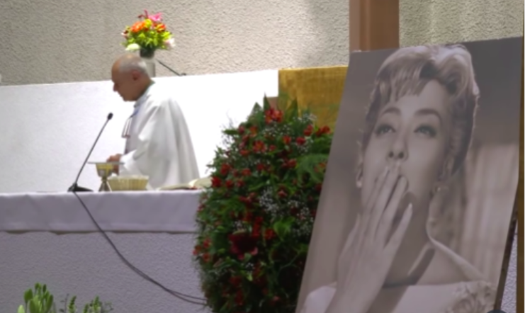 Misa en honor a Silvia Pinal. | Foto: instagram.com/televisa_espectaculos
