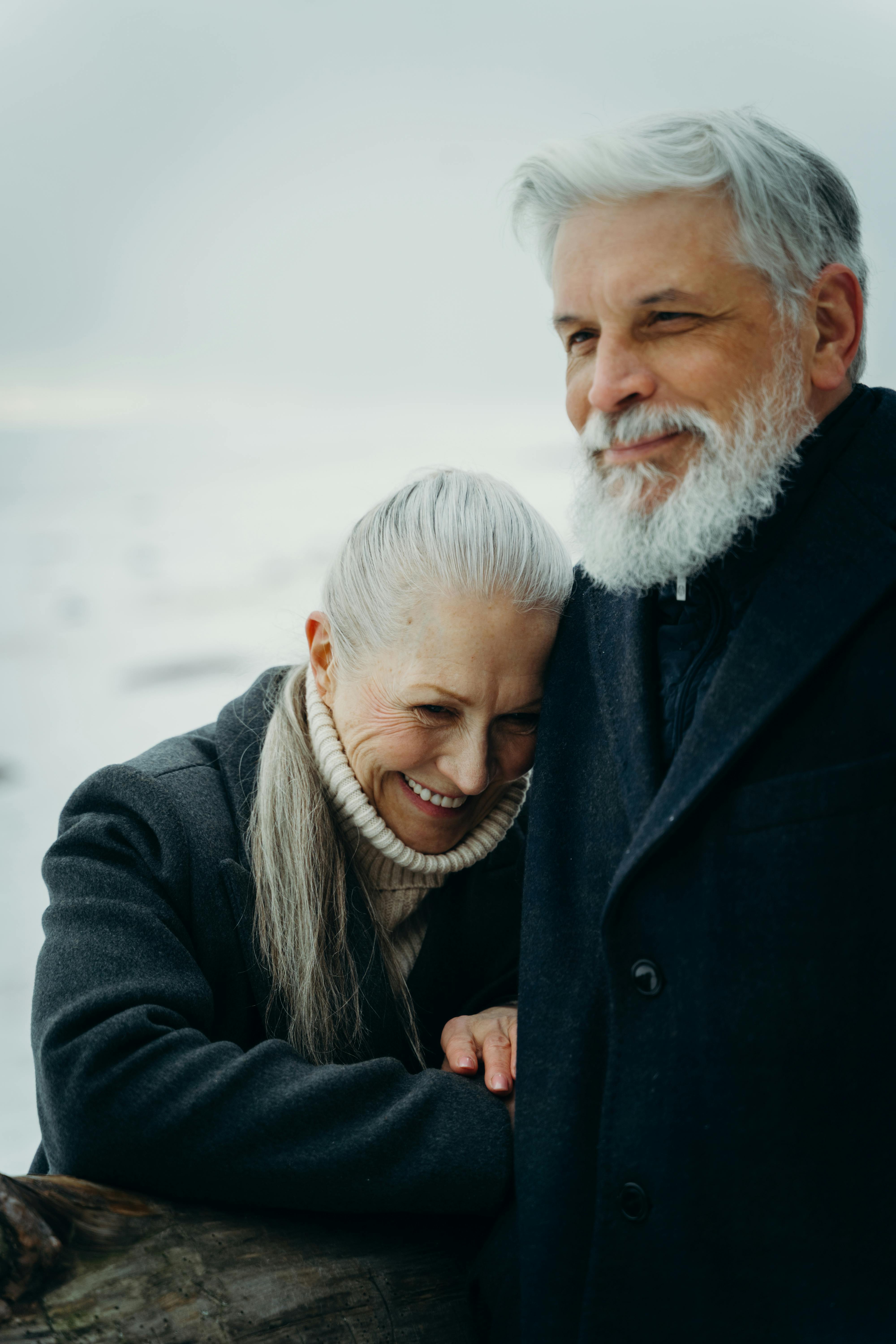 Una feliz pareja de ancianos | Fuente: Pexels