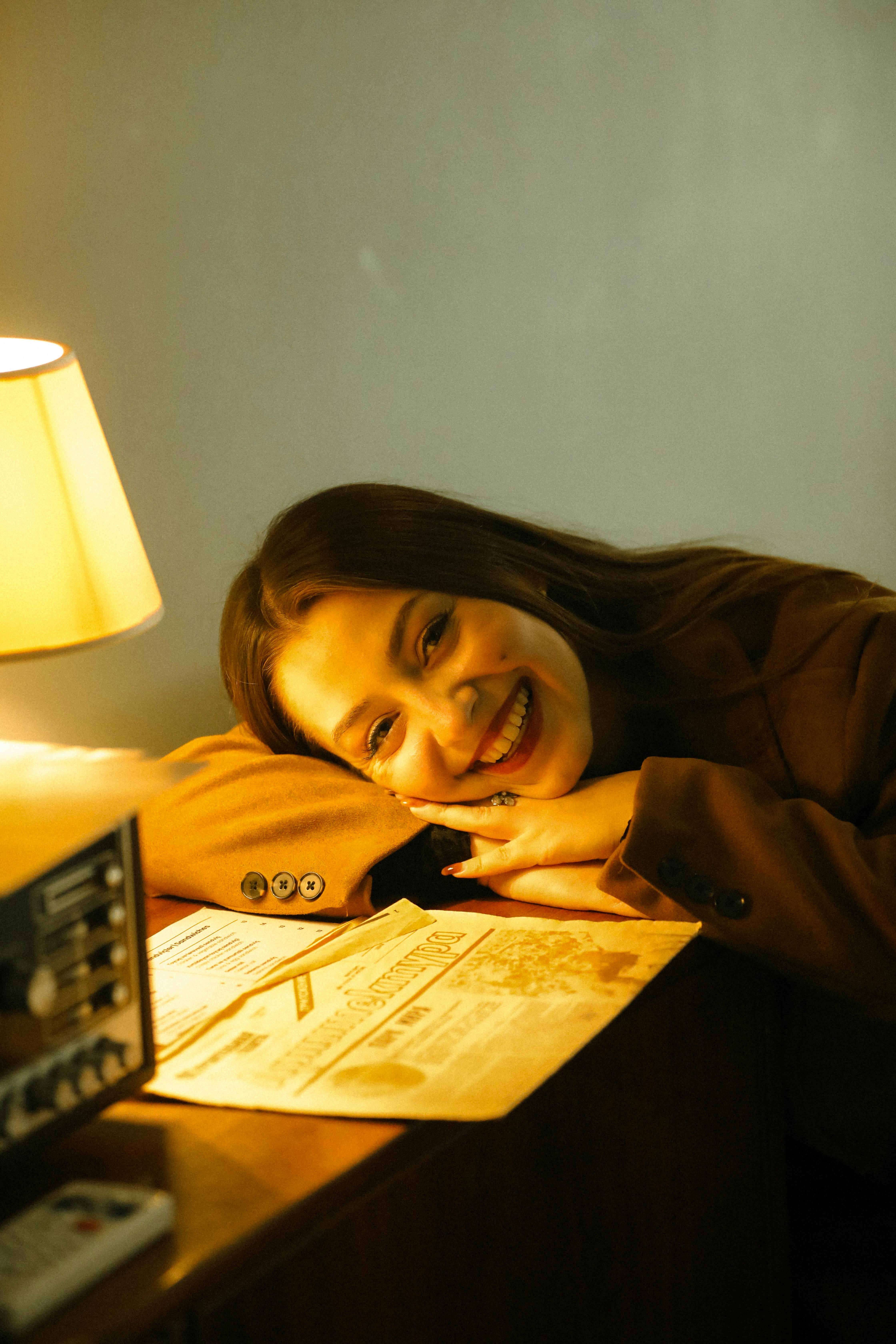 Una mujer sonriendo | Fuente: Pexels