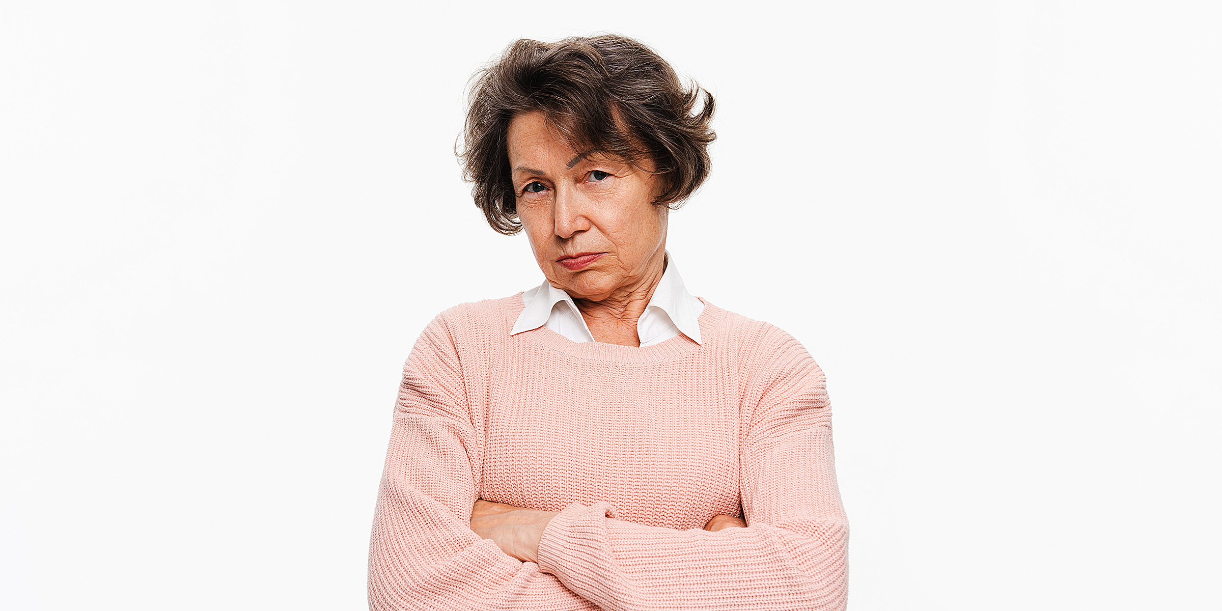Una mujer mayor enfadada | Fuente: Shutterstock