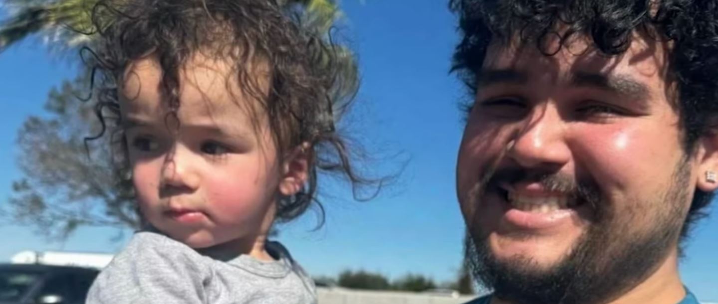 Brandon Padilla y su hijo Xavier | Fuente: YouTube/ABC7
