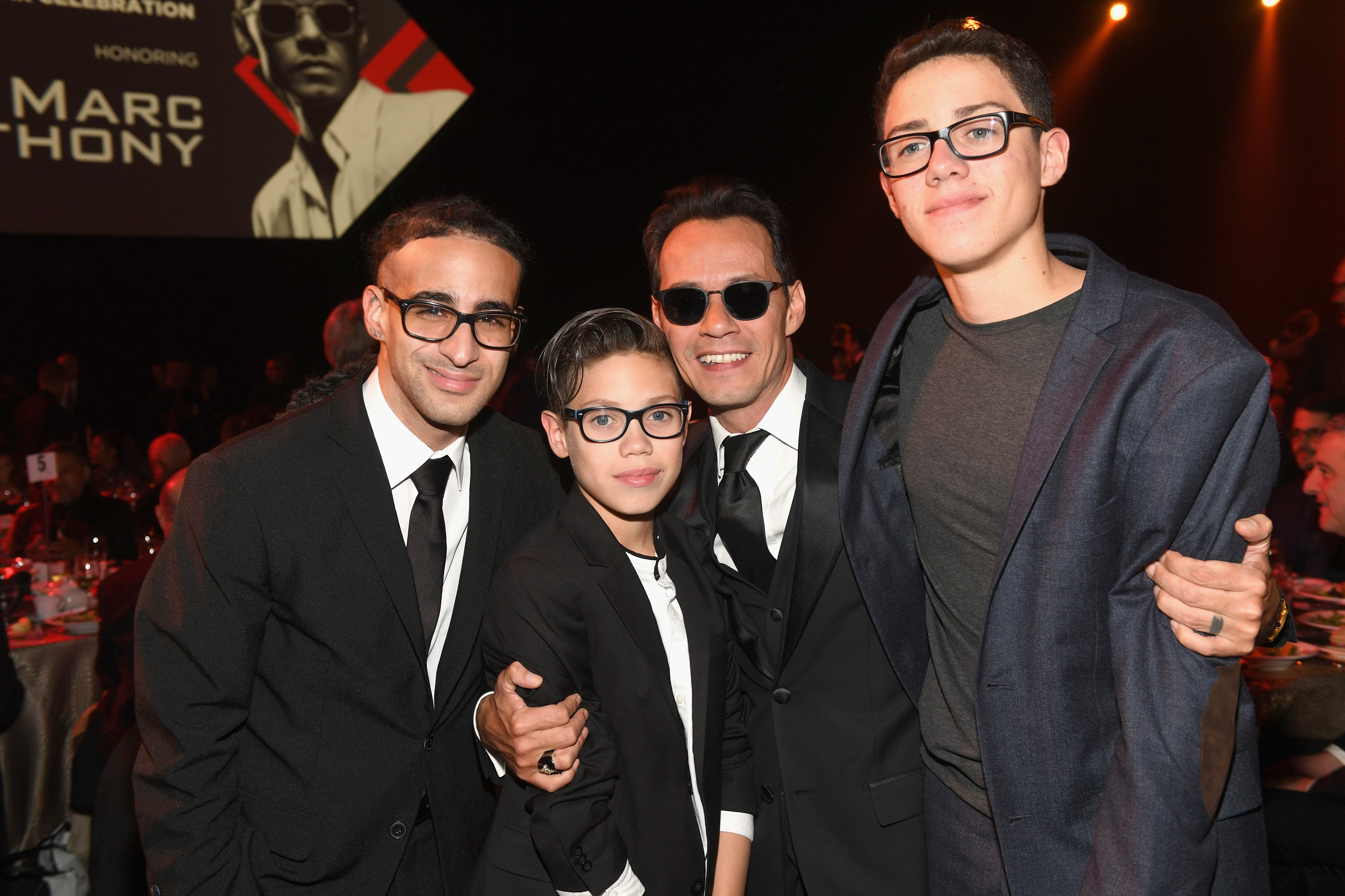 Chase Muñiz, Ryan Muñiz, Marc Anthony y Cristian Muñiz asisten a la ceremonia de homenaje a Marc Anthony como Persona del Año 2016 en el MGM Grand Garden Arena el 16 de noviembre de 2016 en Las Vegas, Nevada. | Fuente: Getty Images