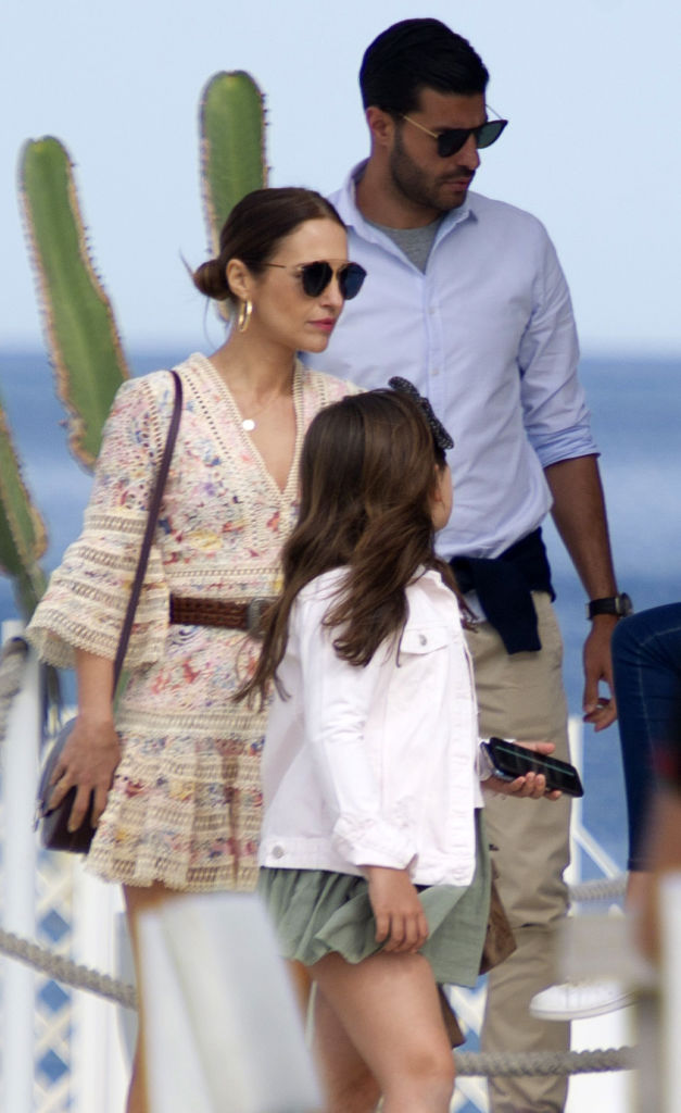 Paula Echevarría, Miguel Torres y Daniella Bustamante son vistos el 30 de abril de 2018 en Marbella, España. | Fuente: Getty Images