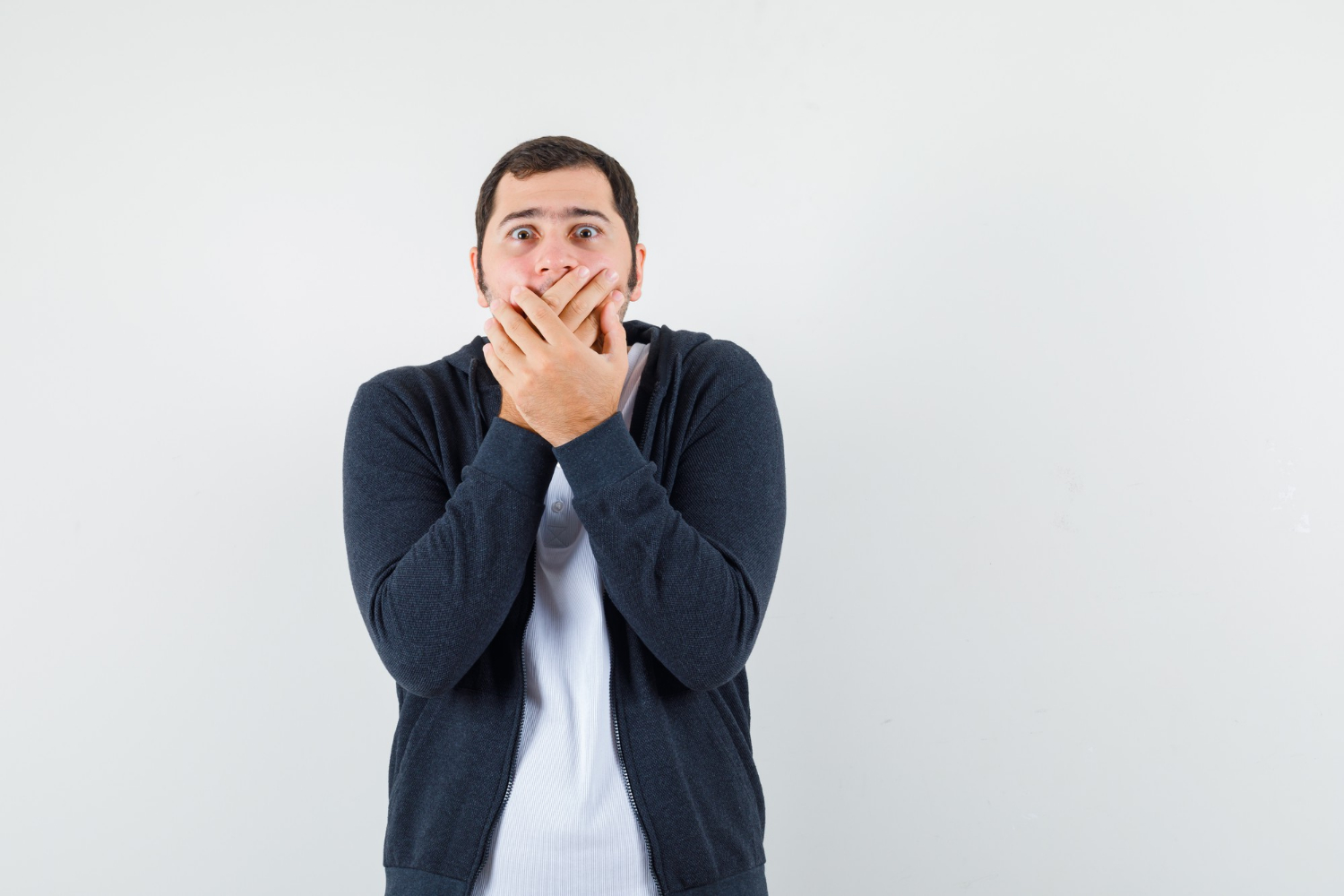 Un hombre asustado | Fuente: Freepik