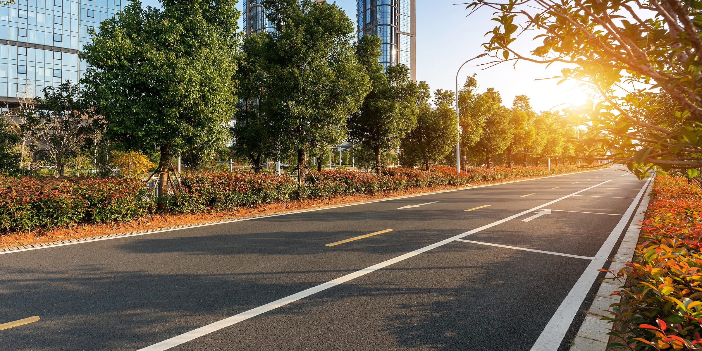Una carretera en la ciudad | Fuente: Shutterstock