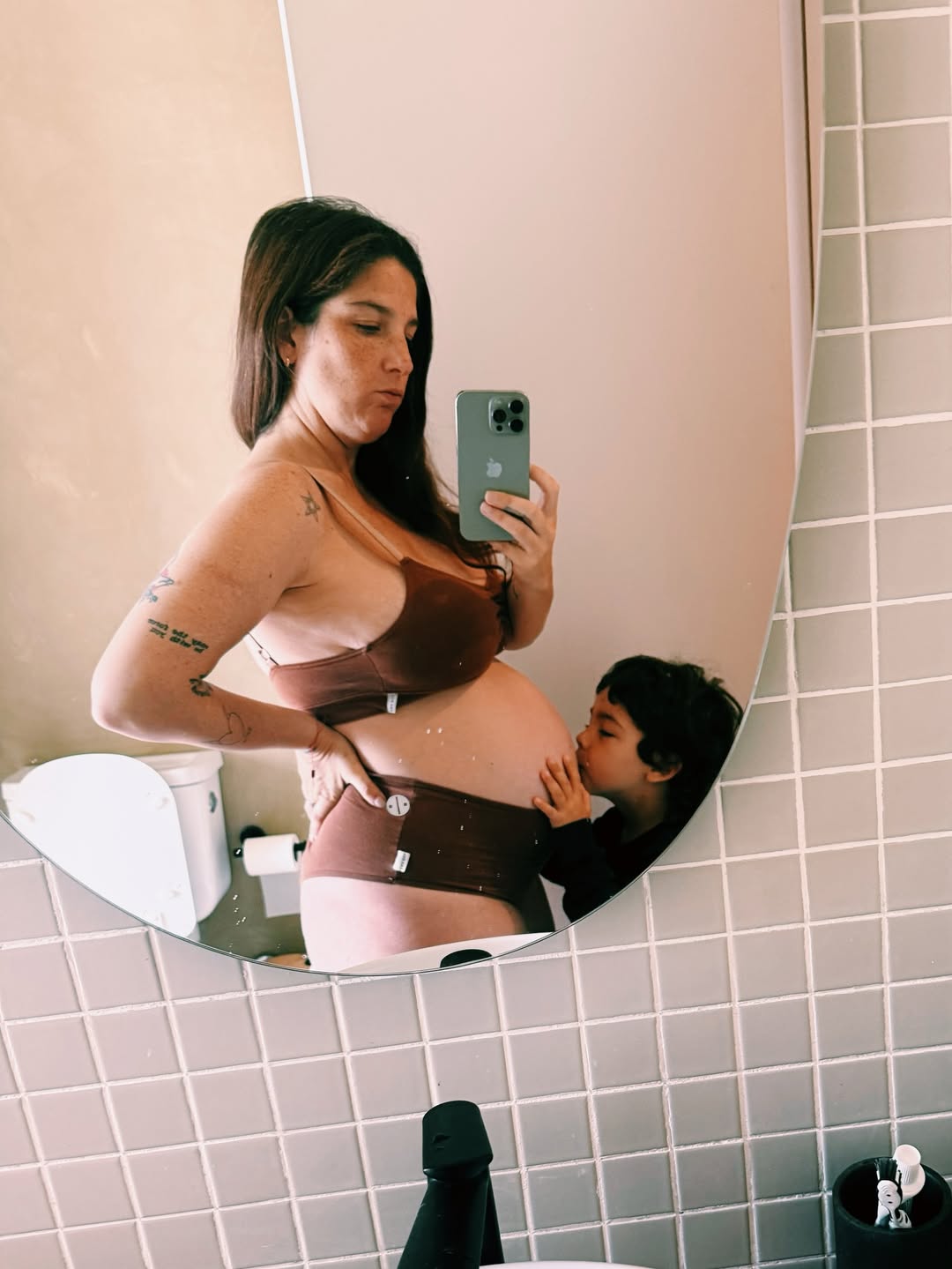 Juana Repetto junto a su hijo Belisario | Fuente: Instagram/juanarepettook