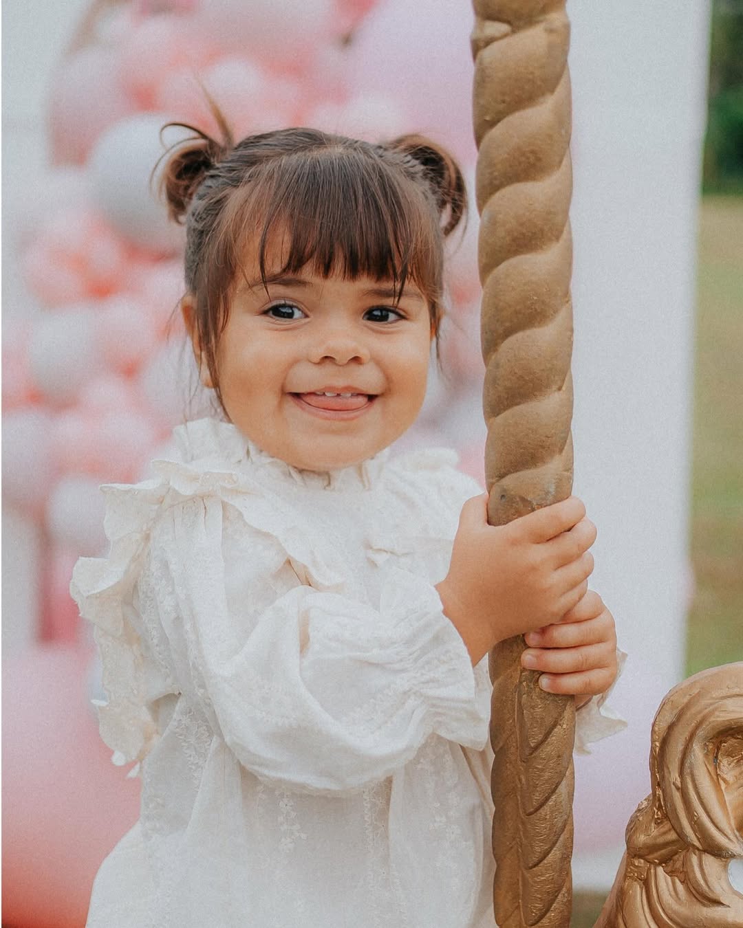Aime y Laia, las gemelas de Daniela Celis y Thiago Medina, celebrando su cumpleaños | Fuente: Instagram/gemelas.medinacelis