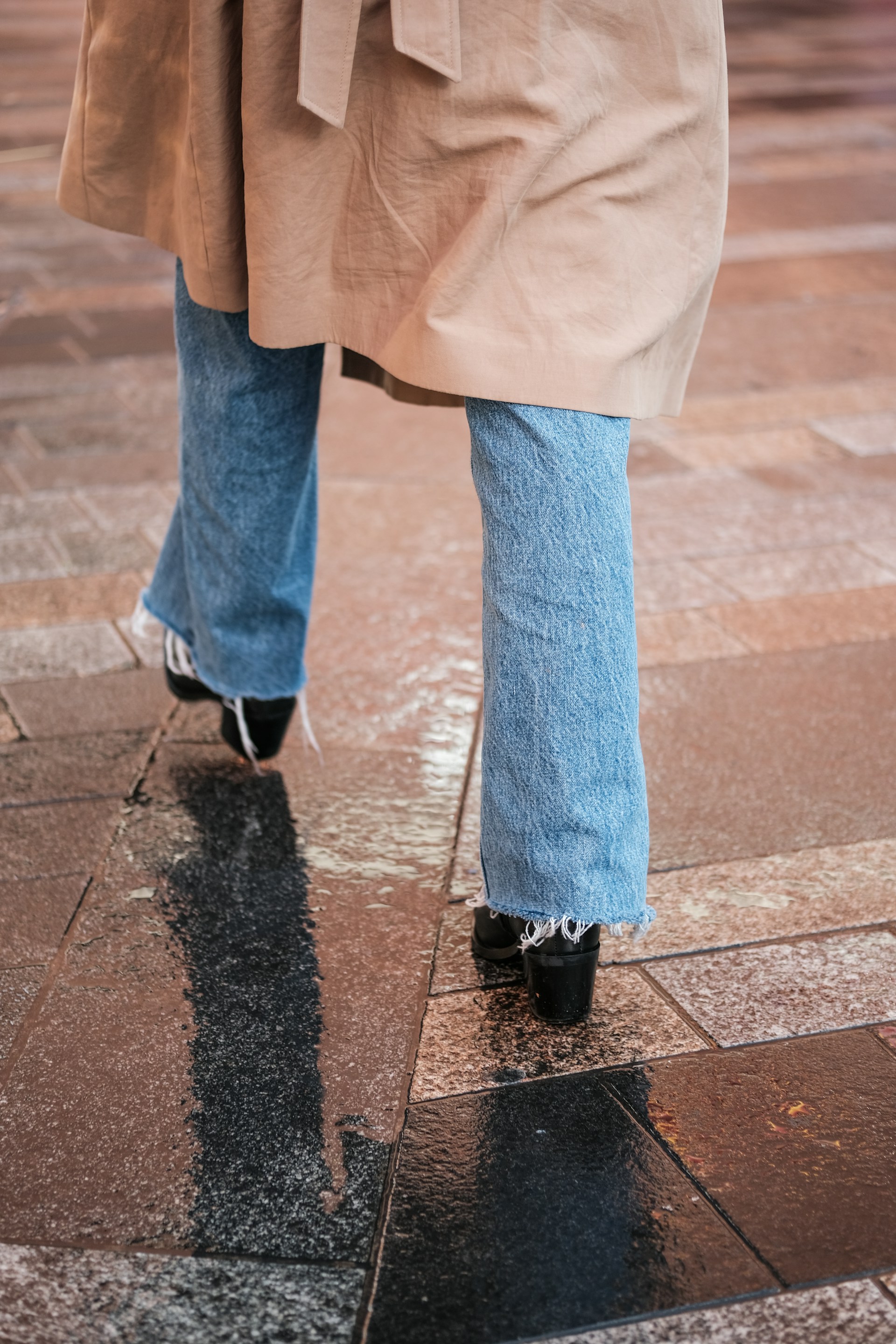 Una mujer alejándose | Fuente: Unsplash