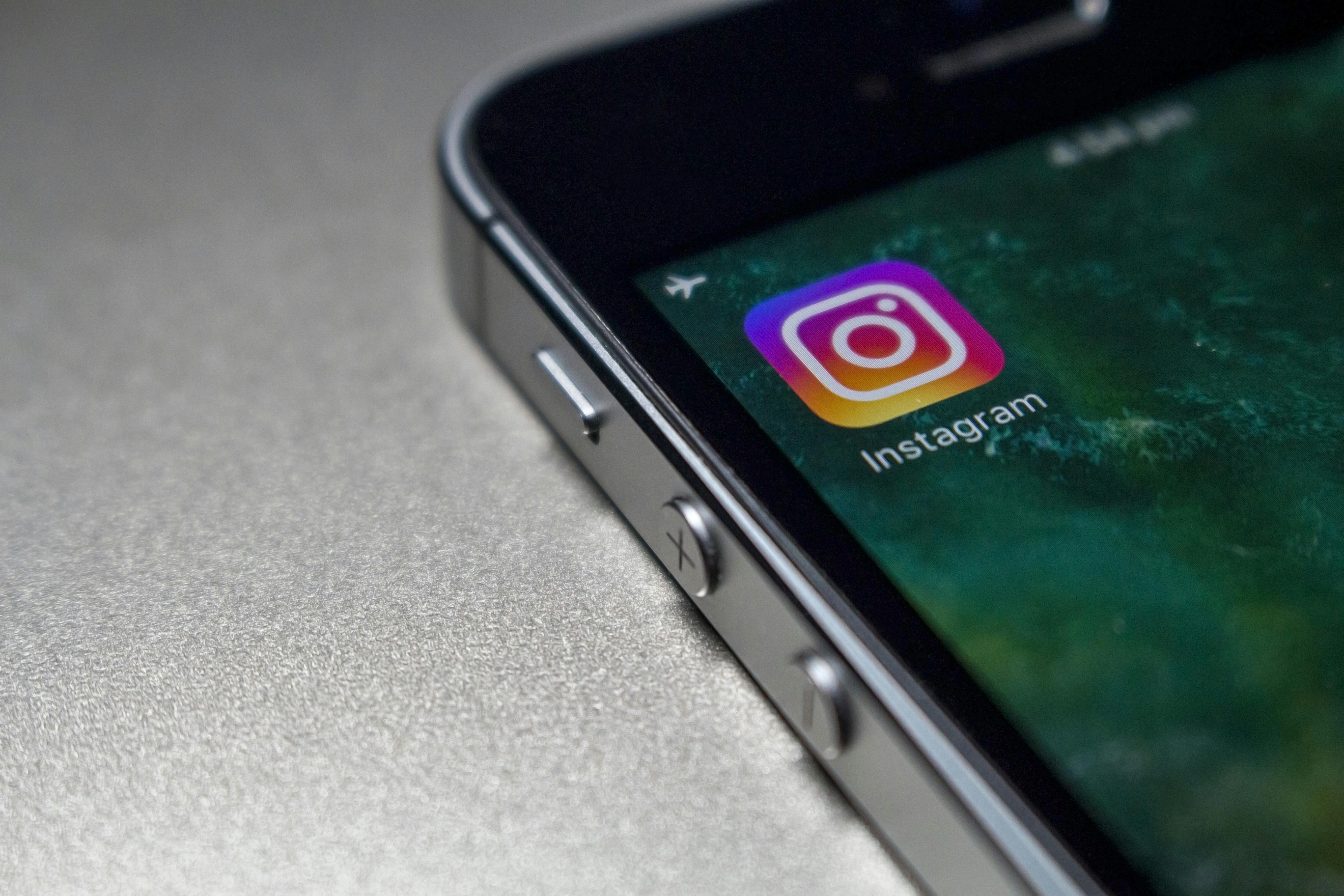 El icono de una red social en un teléfono móvil | Fuente: Pexels