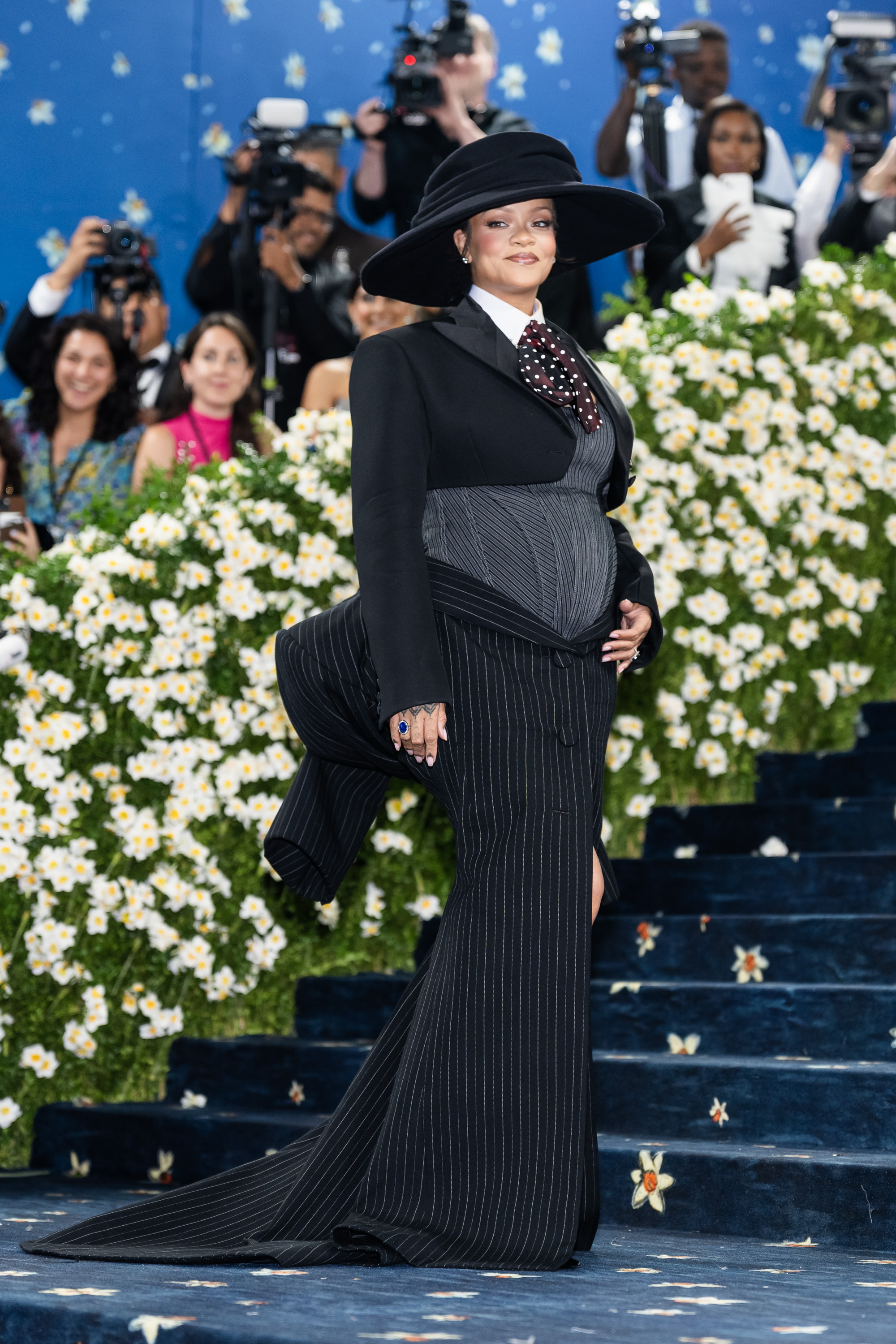Rihanna asiste a la Met Gala 2025 en el Museo Metropolitano de Arte de Nueva York el 5 de mayo de 2025 | Fuente: Getty Images