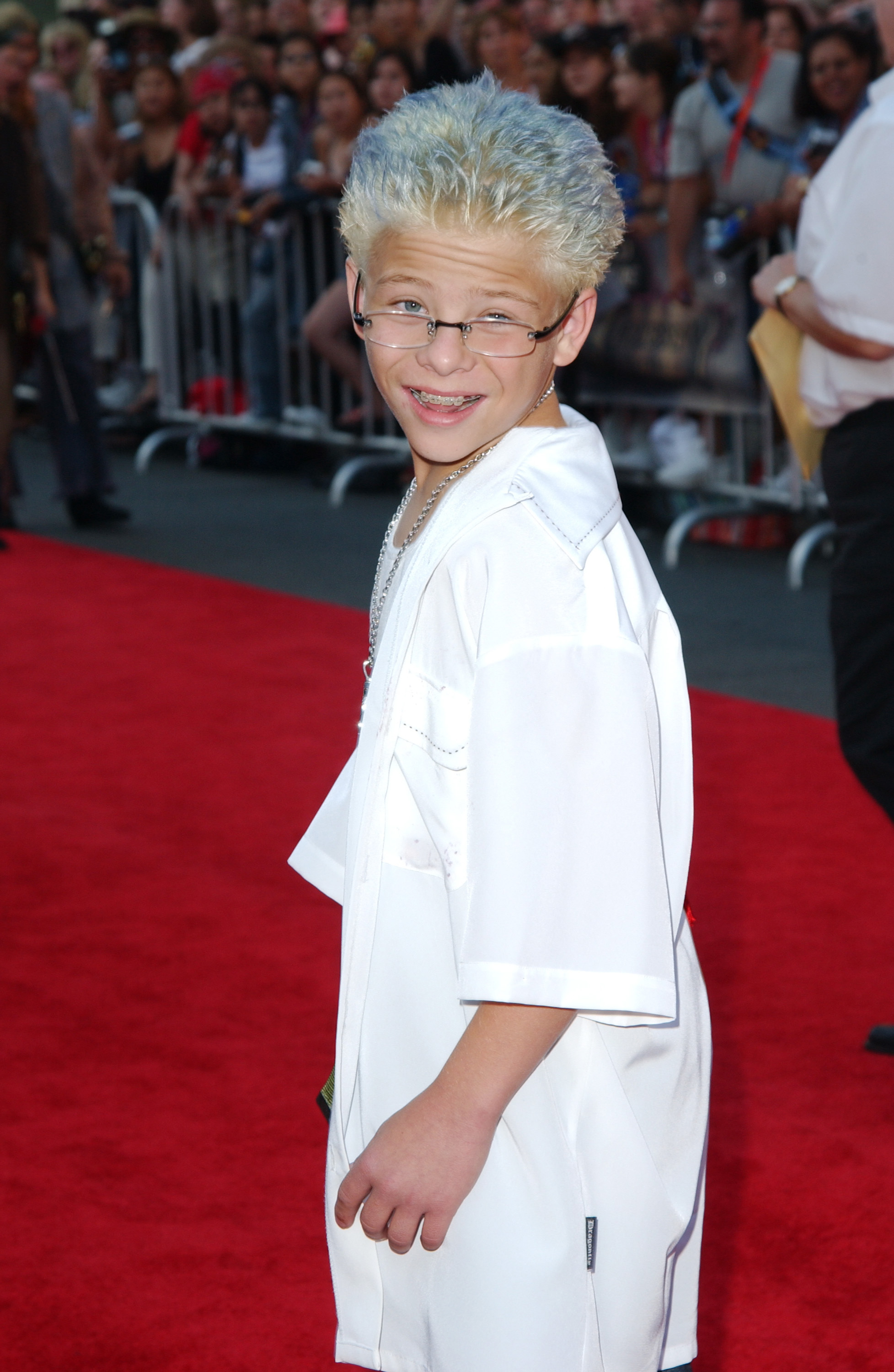 Jonathan Lipnicki durante el estreno mundial de "Pirates of the Caribbean: The Curse of the Black Pearl" en Disneyland, Anaheim, California, en 2003. | Fuente: Getty Images