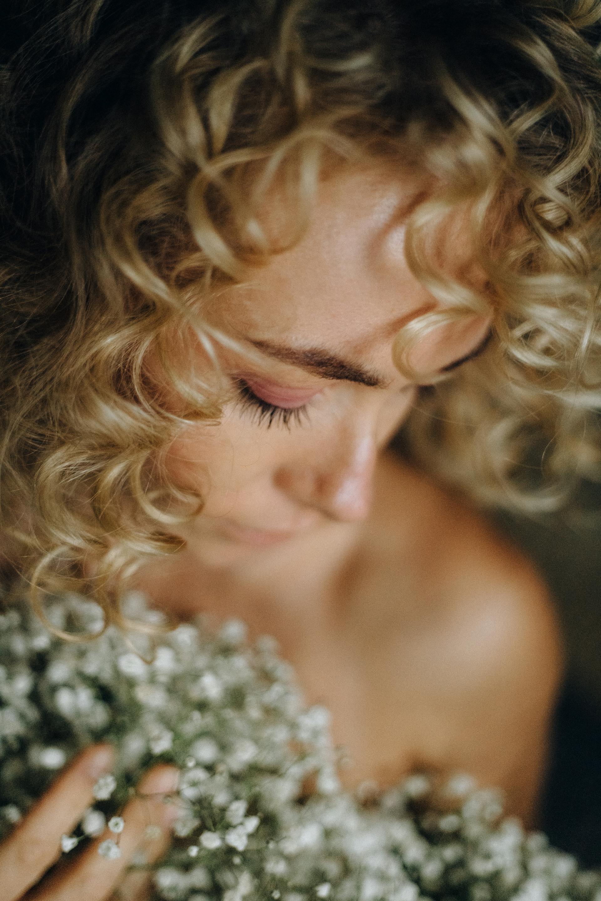 Una mujer reflexiva | Fuente: Pexels