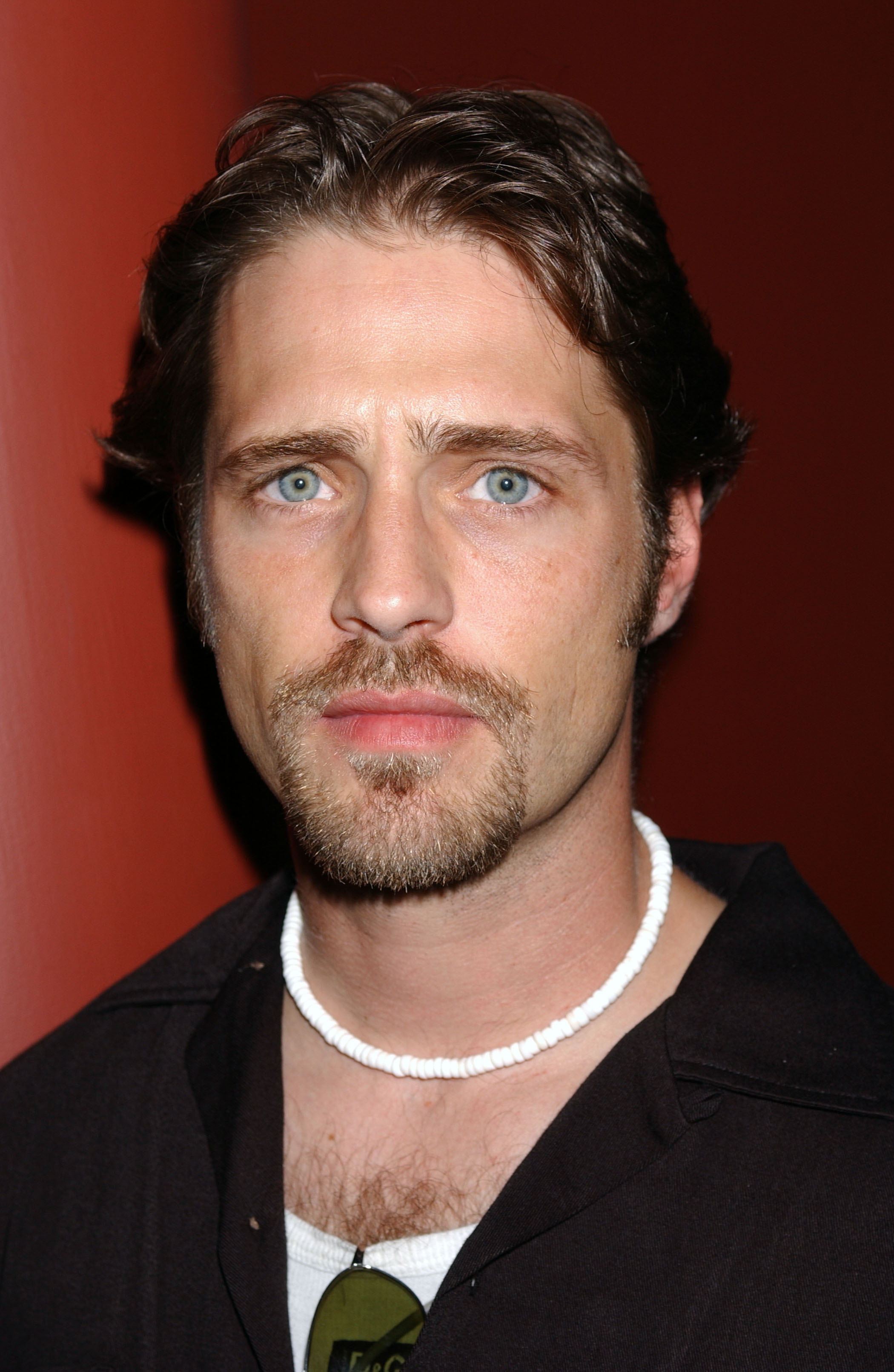 El antiguo actor de "Beverly Hills, 90210" en una proyección especial de "Warning: Parental Advisory", una película original de VH1, el 16 de abril de 2002 | Fuente: Getty Images