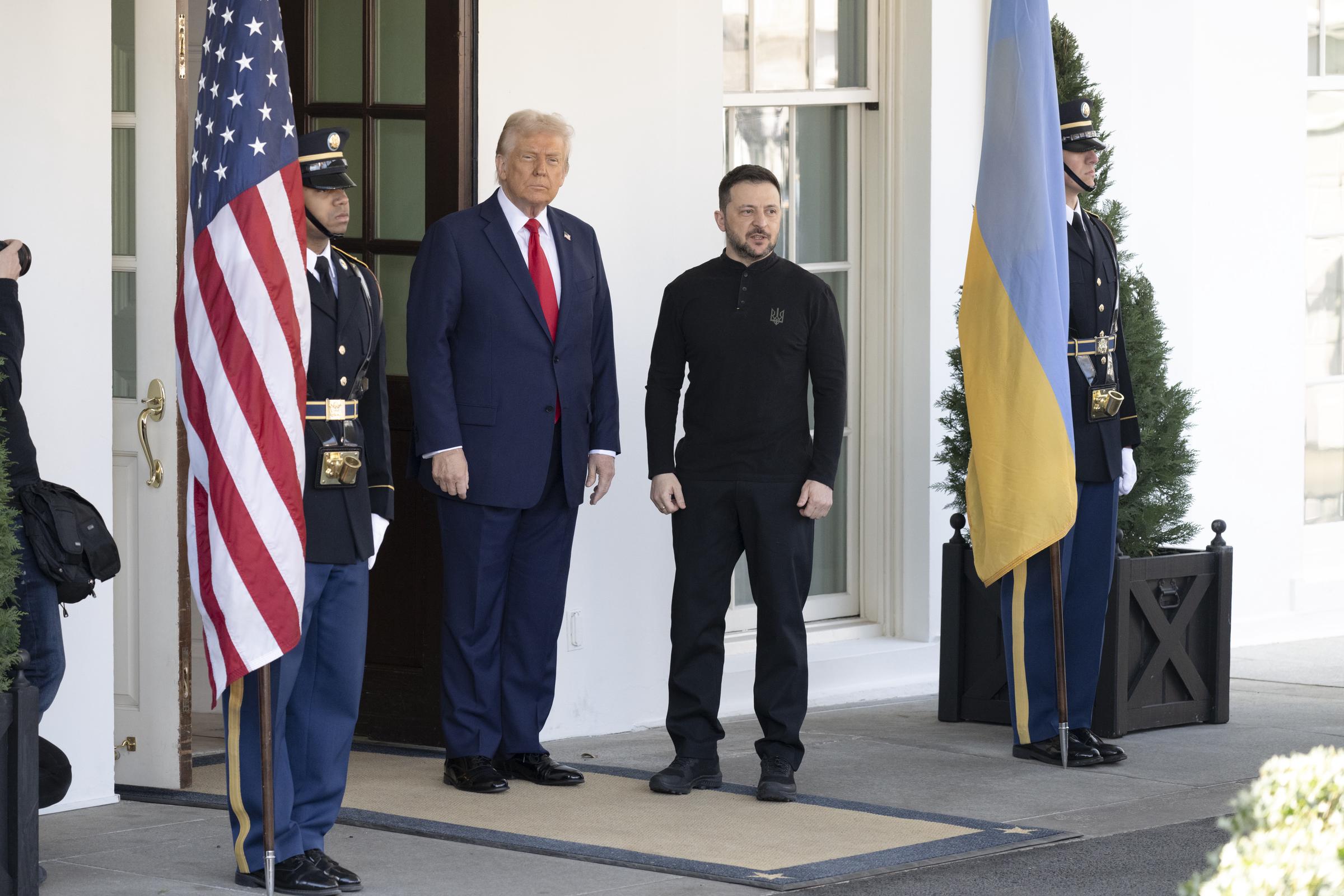 El presidente Donald Trump se reúne con el presidente de Ucrania Volodymyr Zelenskyy en la Casa Blanca en Washington, D.C. el 28 de febrero de 2025 | Fuente: Getty Images