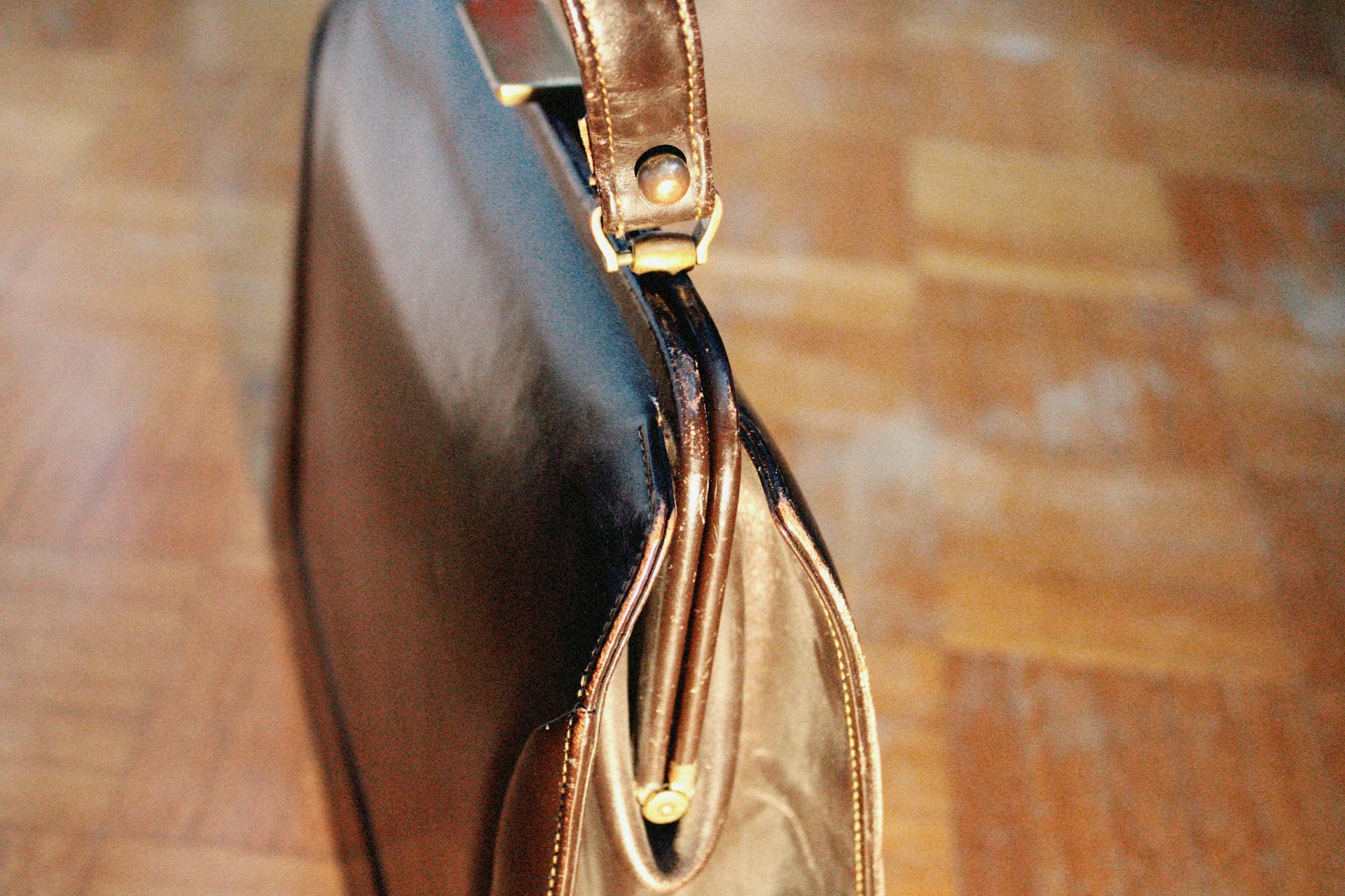 Un bolso de cuero marrón | Fuente: Unsplash
