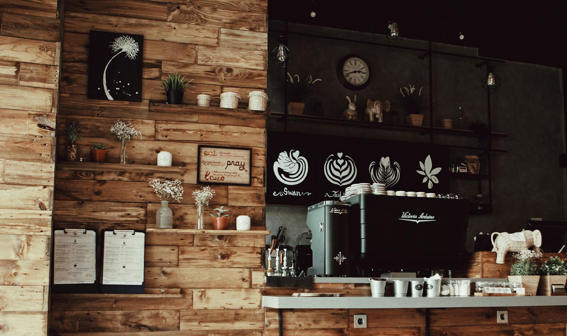 El interior de una cafetería | Fuente: Pexels
