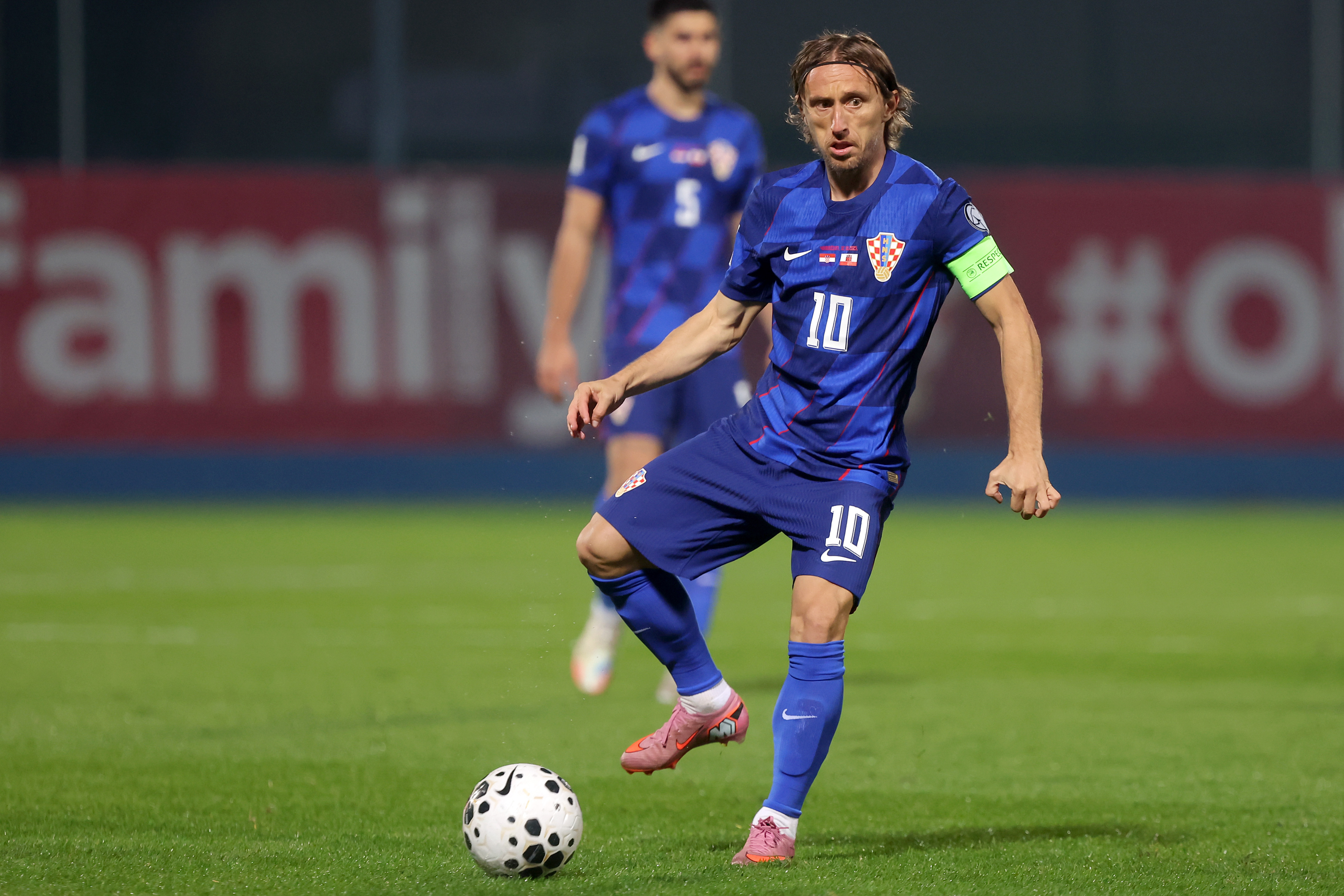 Luka Modrić de Croacia durante el partido de clasificación para el Mundial entre Croacia y Gibraltar en el estadio Andelko Herjavec el 12 de octubre de 2025 en Varazdin, Croacia. | Fuente: Getty Images