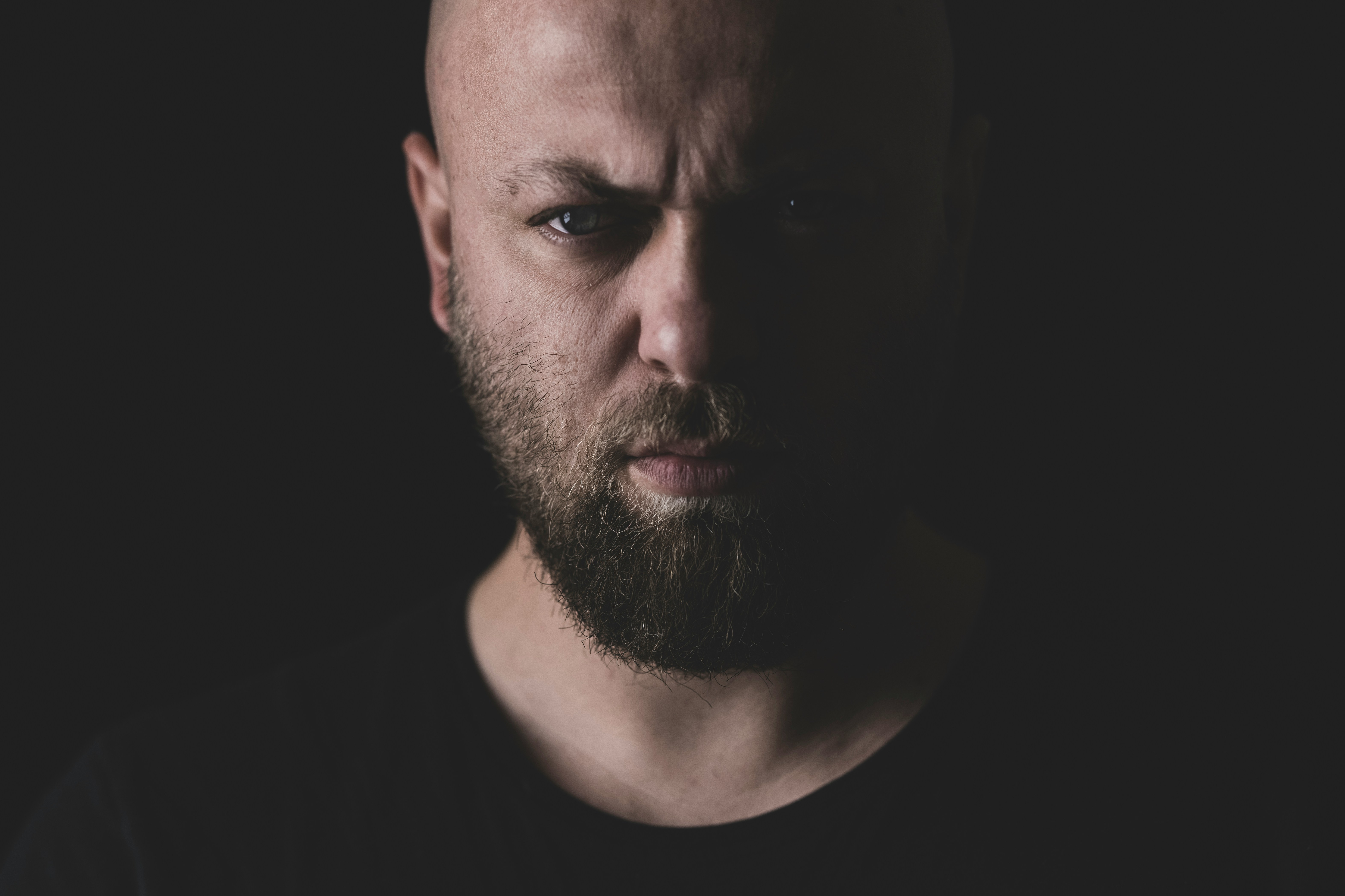 Un hombre enfadado | Fuente: Unsplash