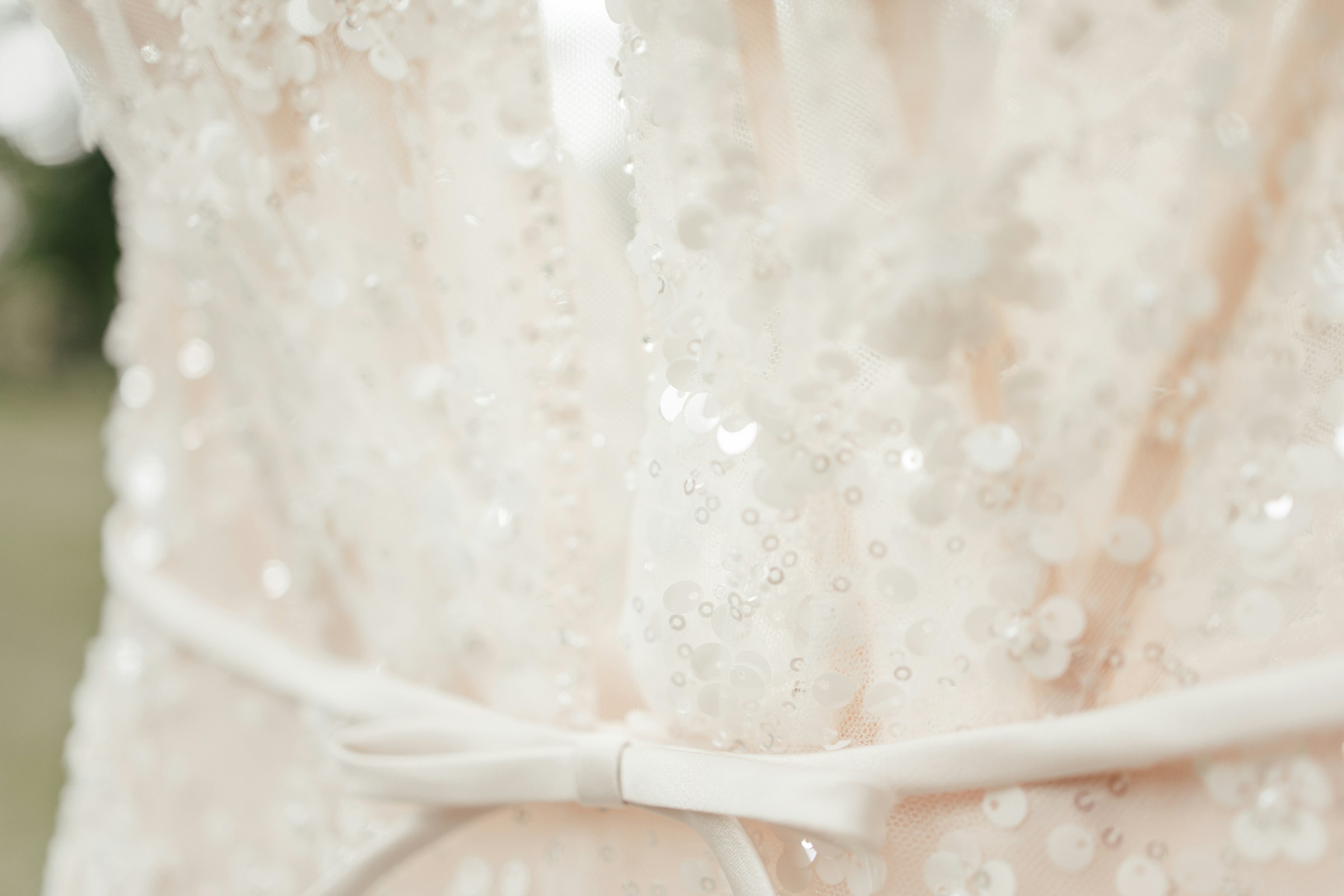 Primer plano de un vestido de novia | Fuente: Unsplash