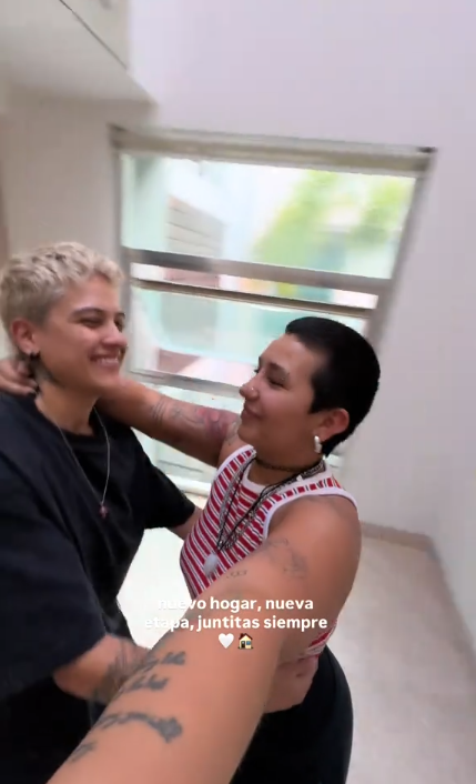 Romina Marcos junto a su novia Laura Salazar en su nuevo departamento. | Fuente: TikTok/romimarcos